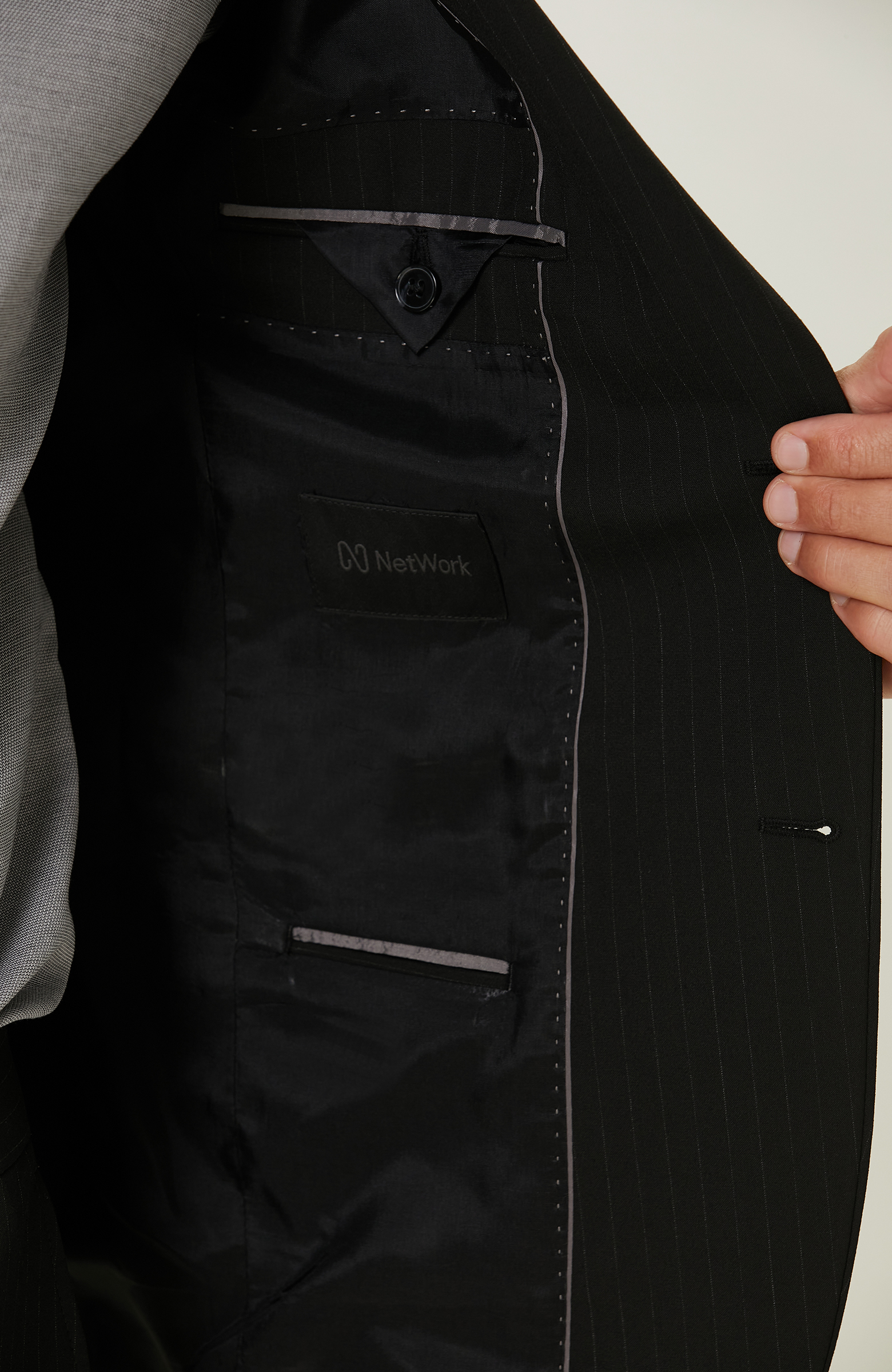 Siyah Çizgili Takım Elbise