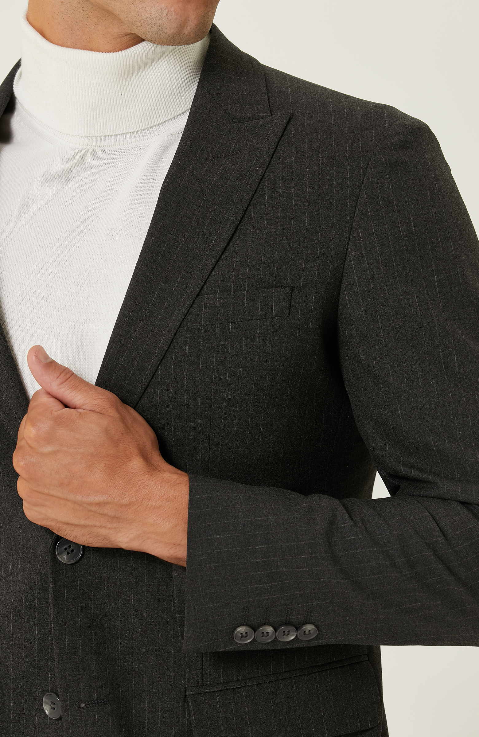 Gri Çizgili Takım Elbise