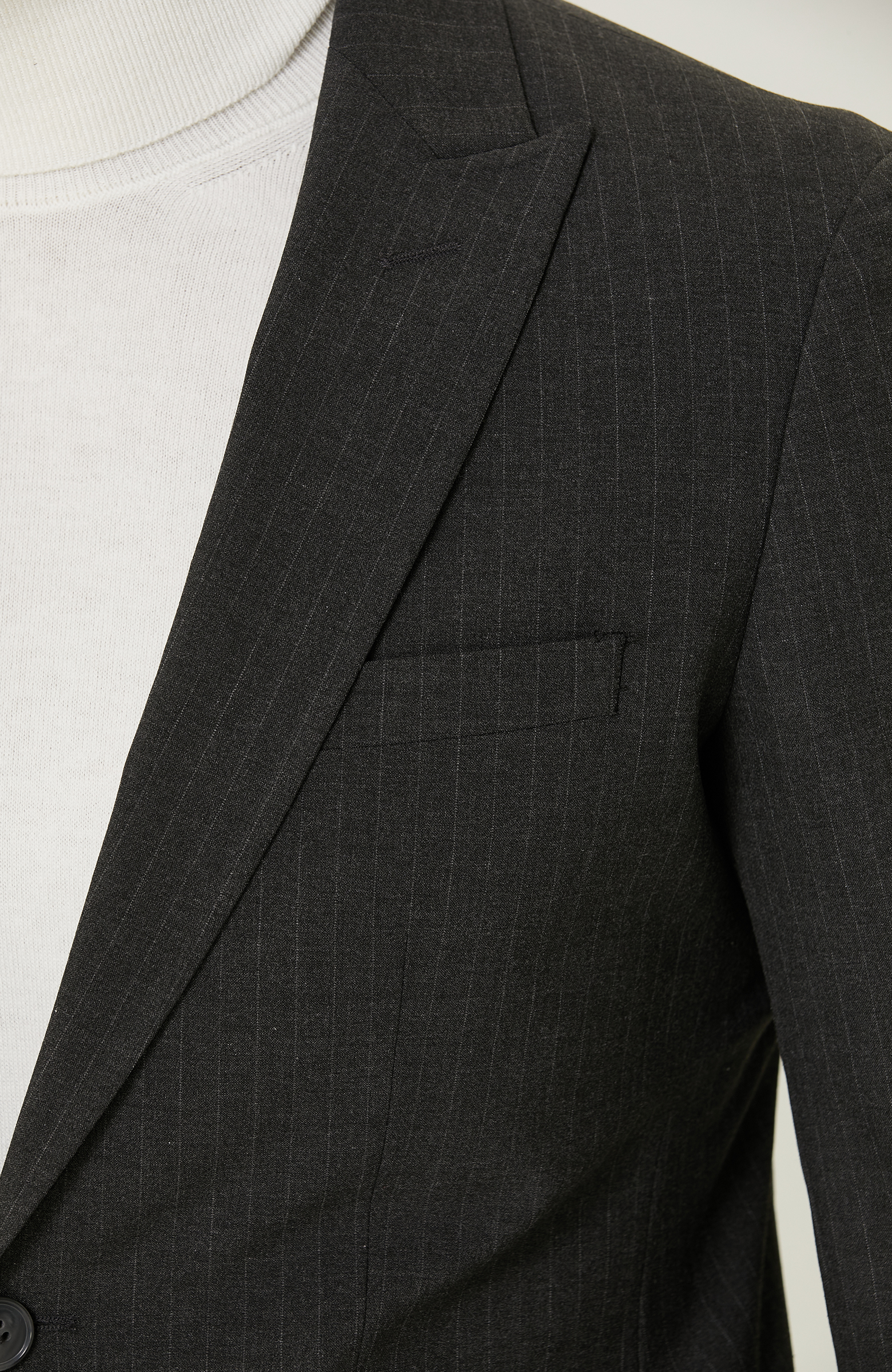 Gri Çizgili Takım Elbise