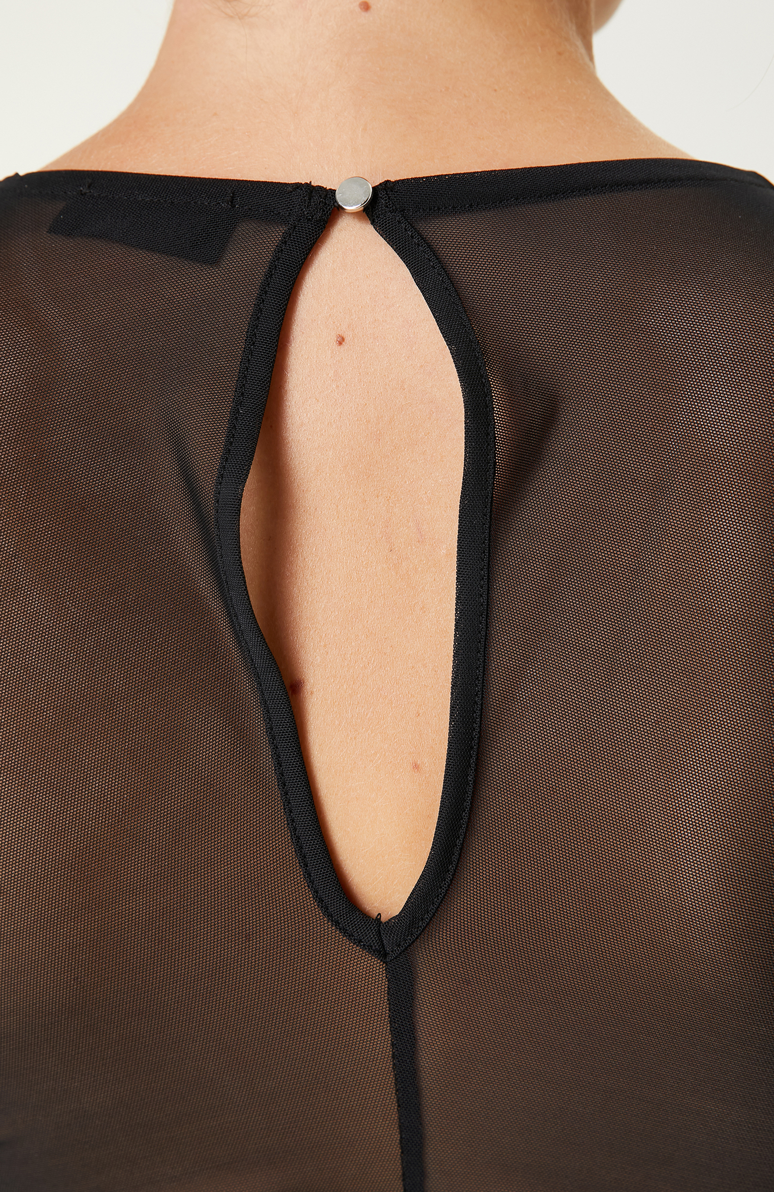 Siyah Büzgü Detaylı Tül Tshirt