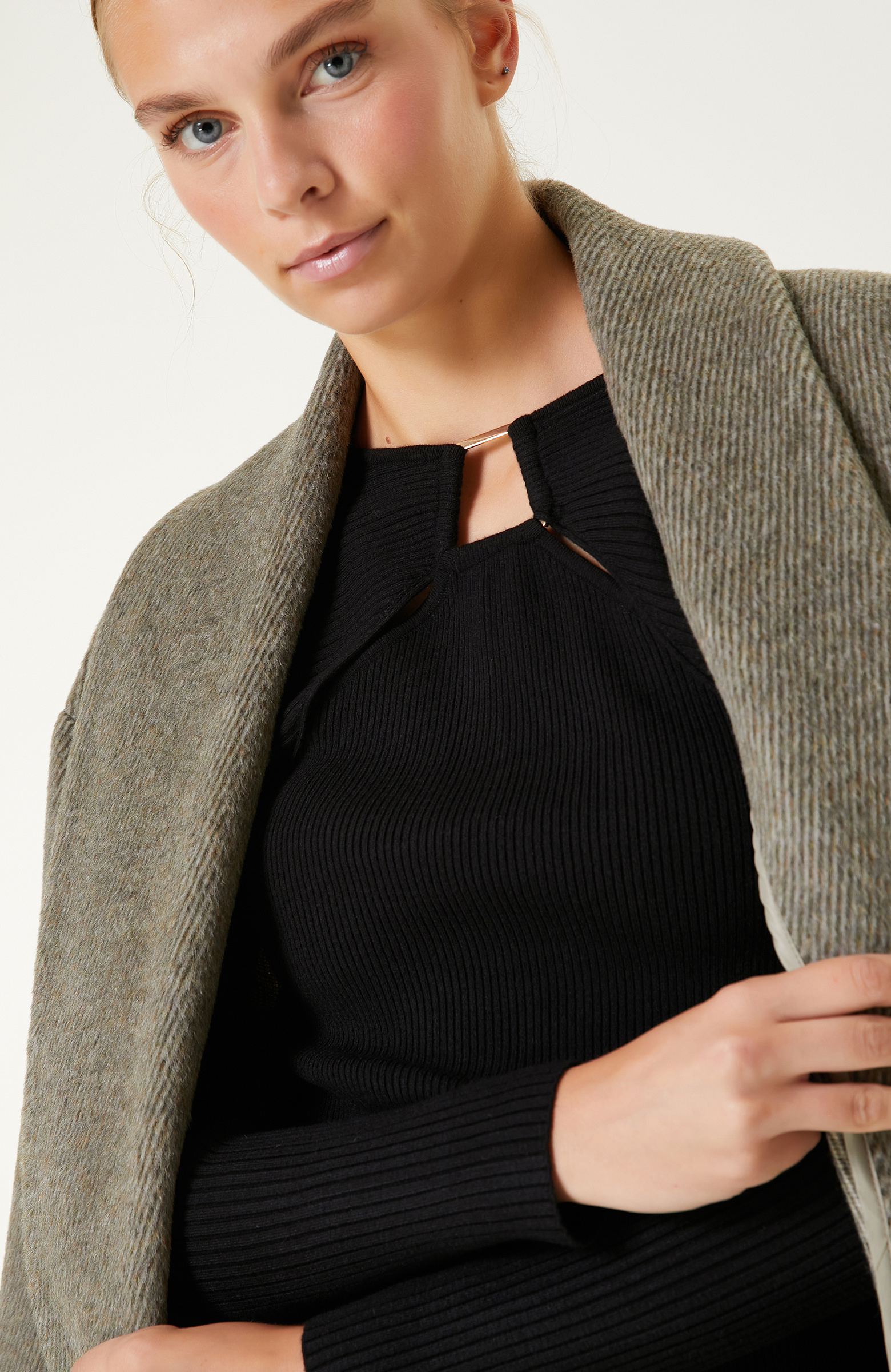 Siyah Bisiklet Yaka Triko Kazak