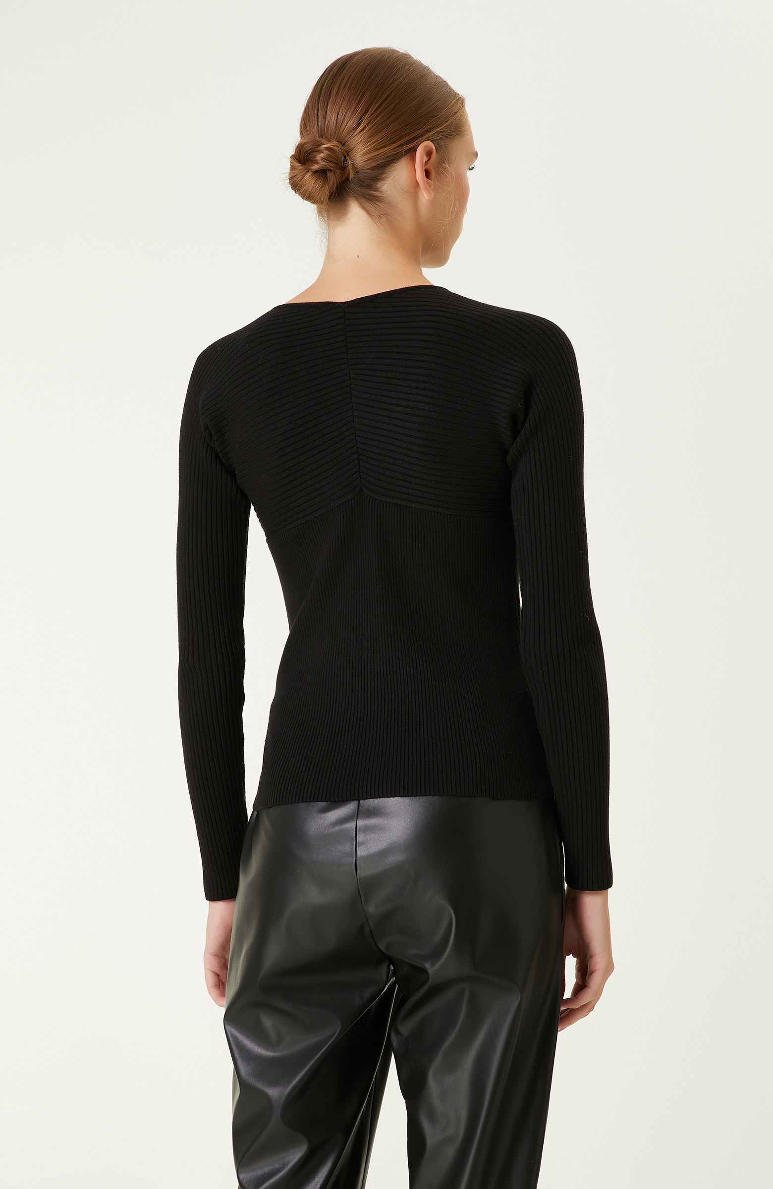 Siyah Bisiklet Yaka Triko Kazak