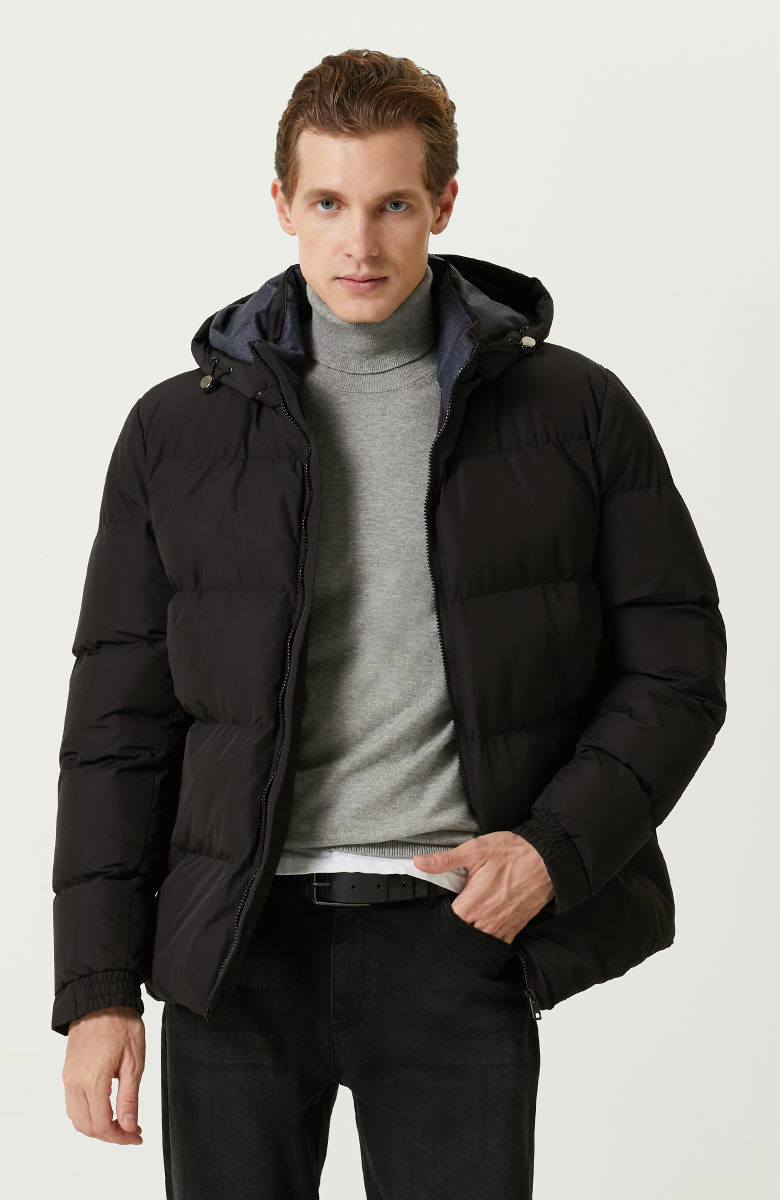 Siyah Kapüşonlu Mont