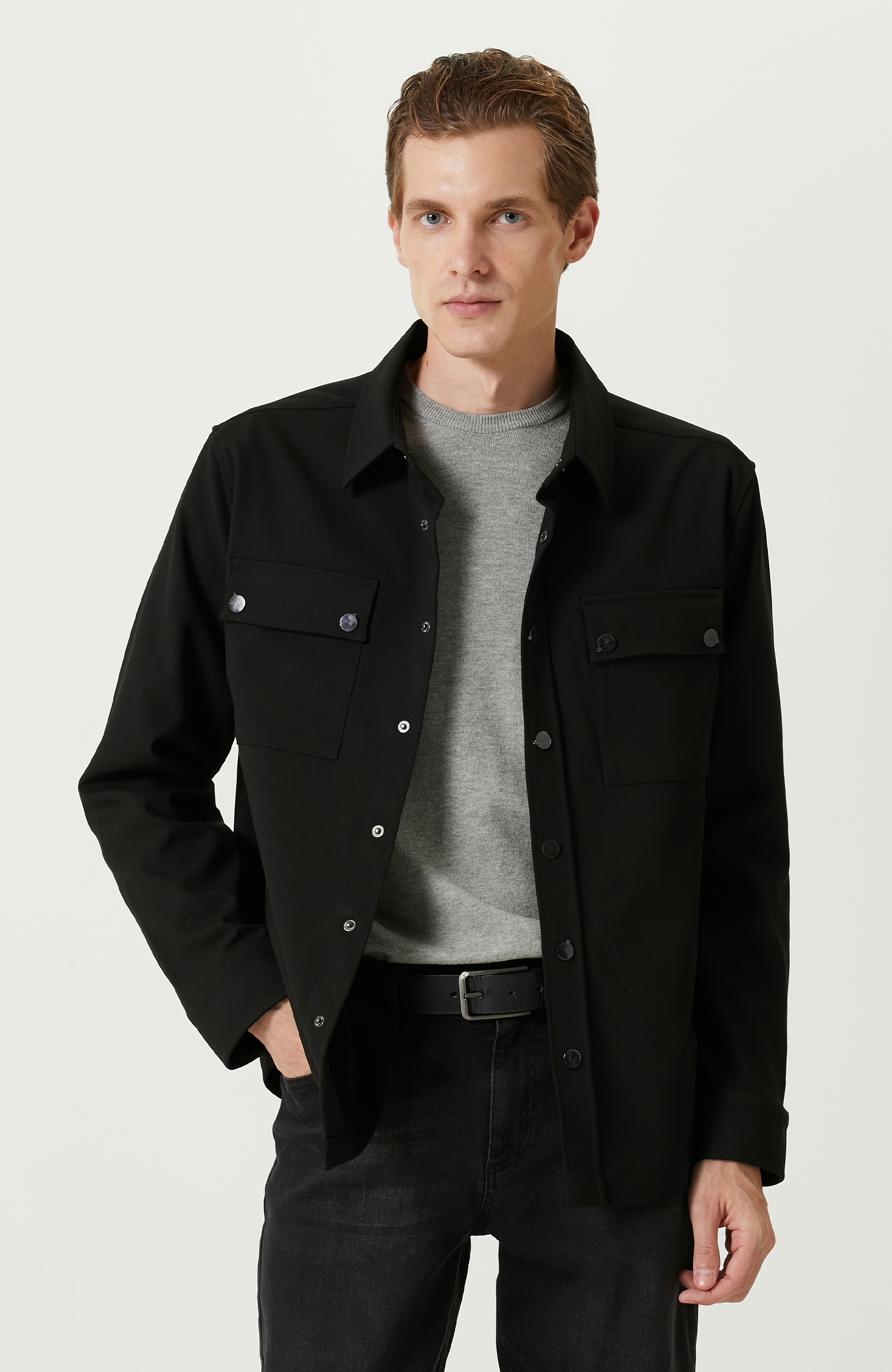 Siyah Çıtçıtlı Dış Gömlek