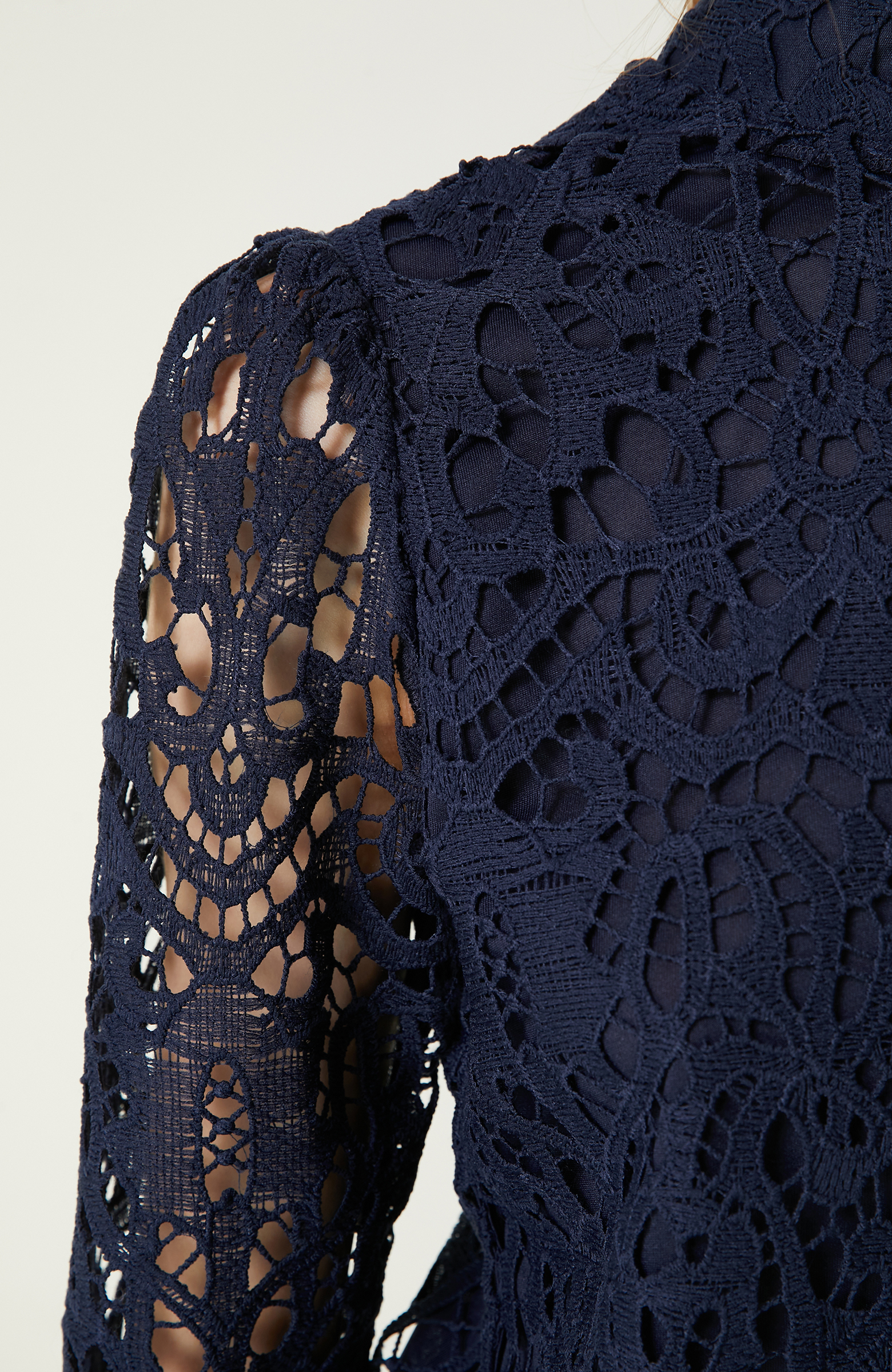 İndigo Dik Yaka Güpürlü Bluz