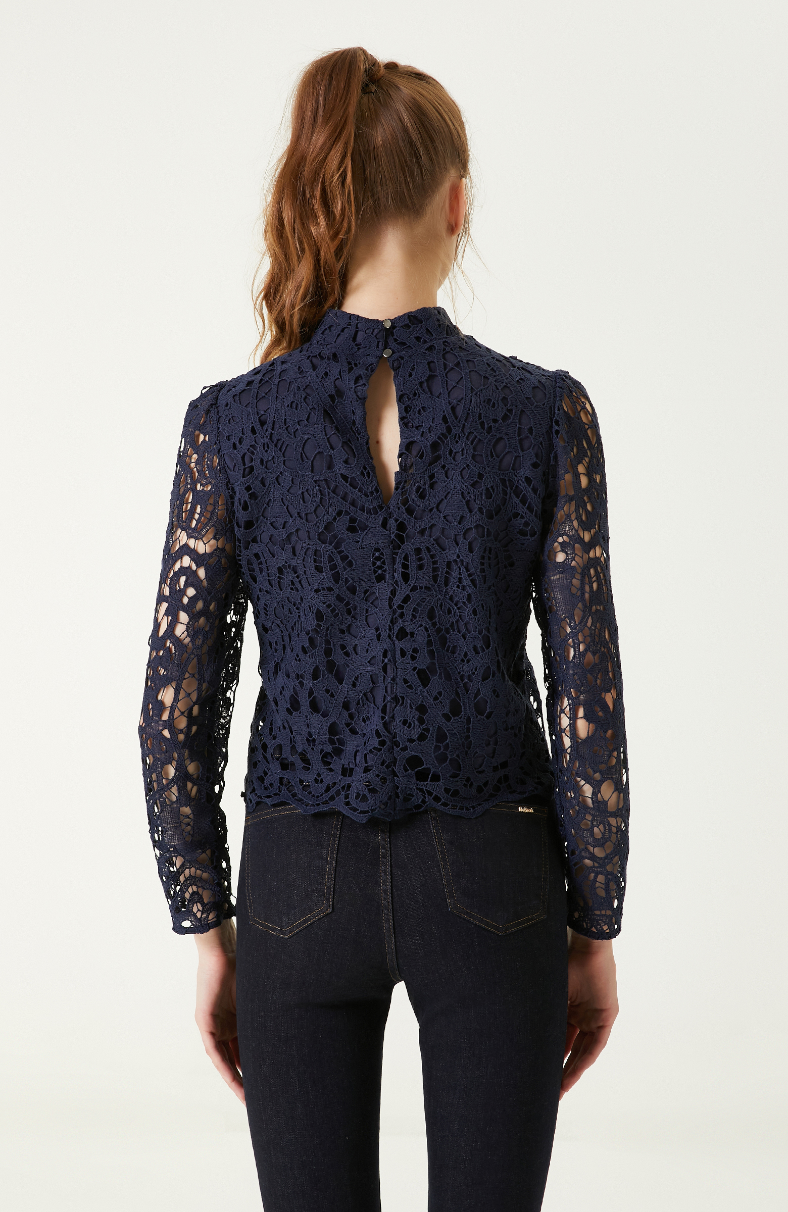 İndigo Dik Yaka Güpürlü Bluz