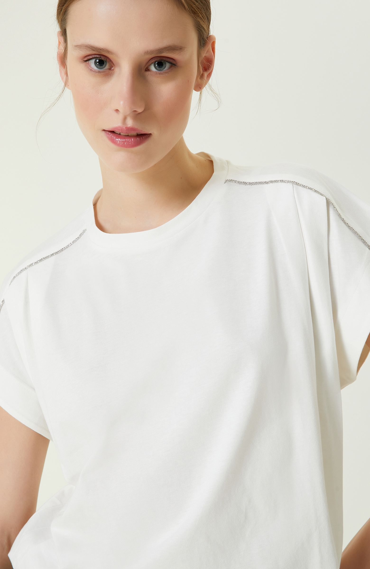 Kırıkbeyaz T-shirt