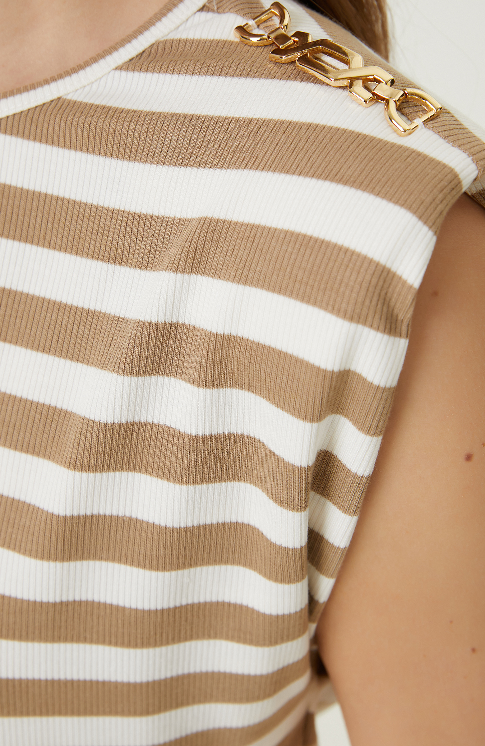 Beyaz Bej Çizgili T-shirt