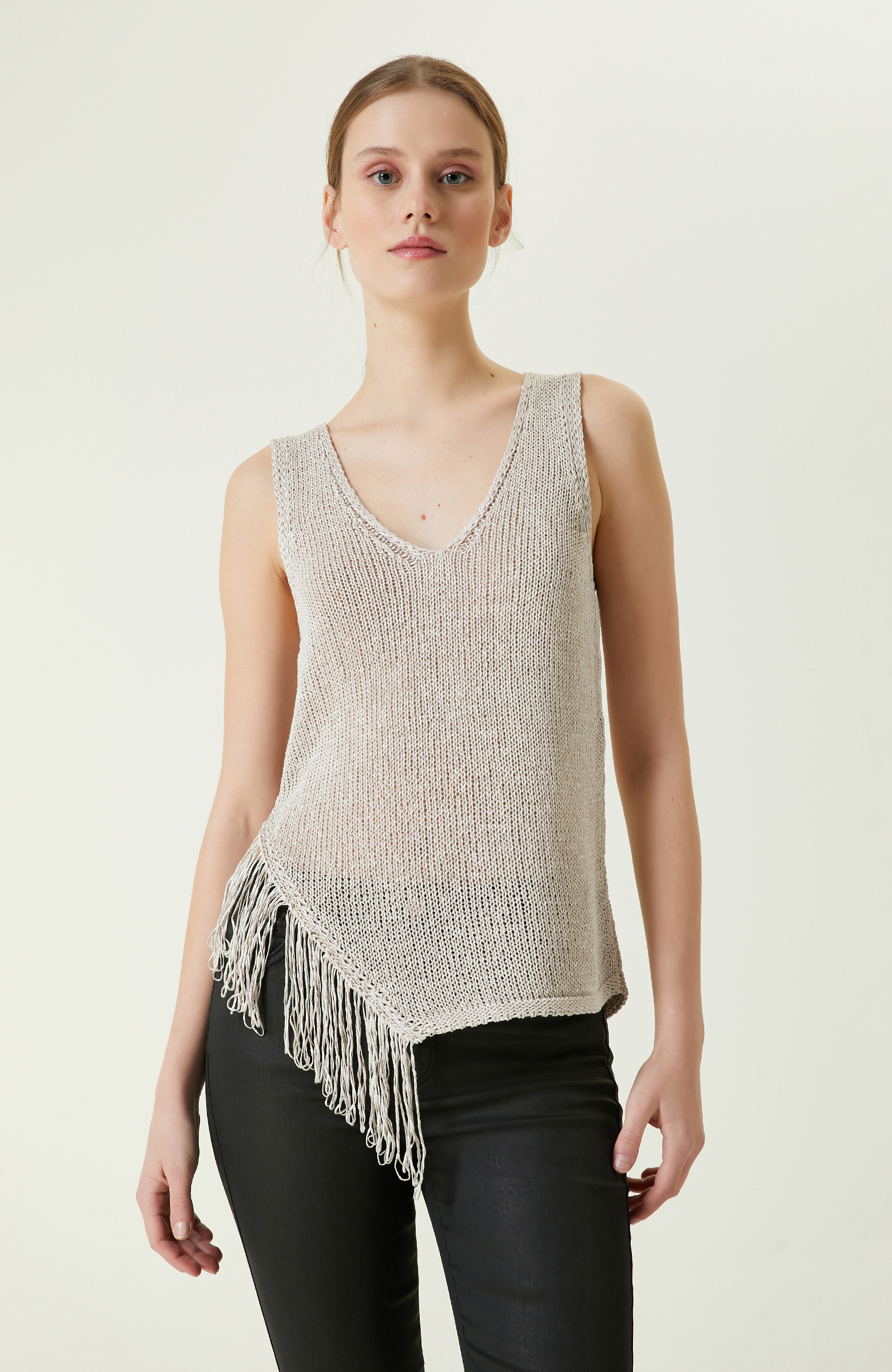 Bej Püsküllü Triko Atlet