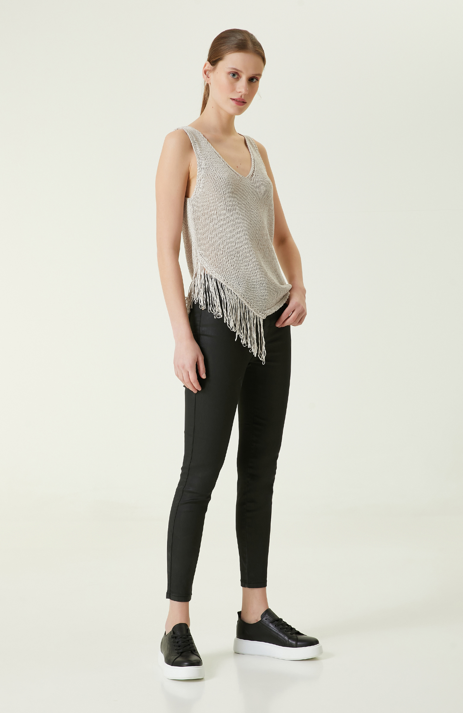 Bej Püsküllü Triko Atlet