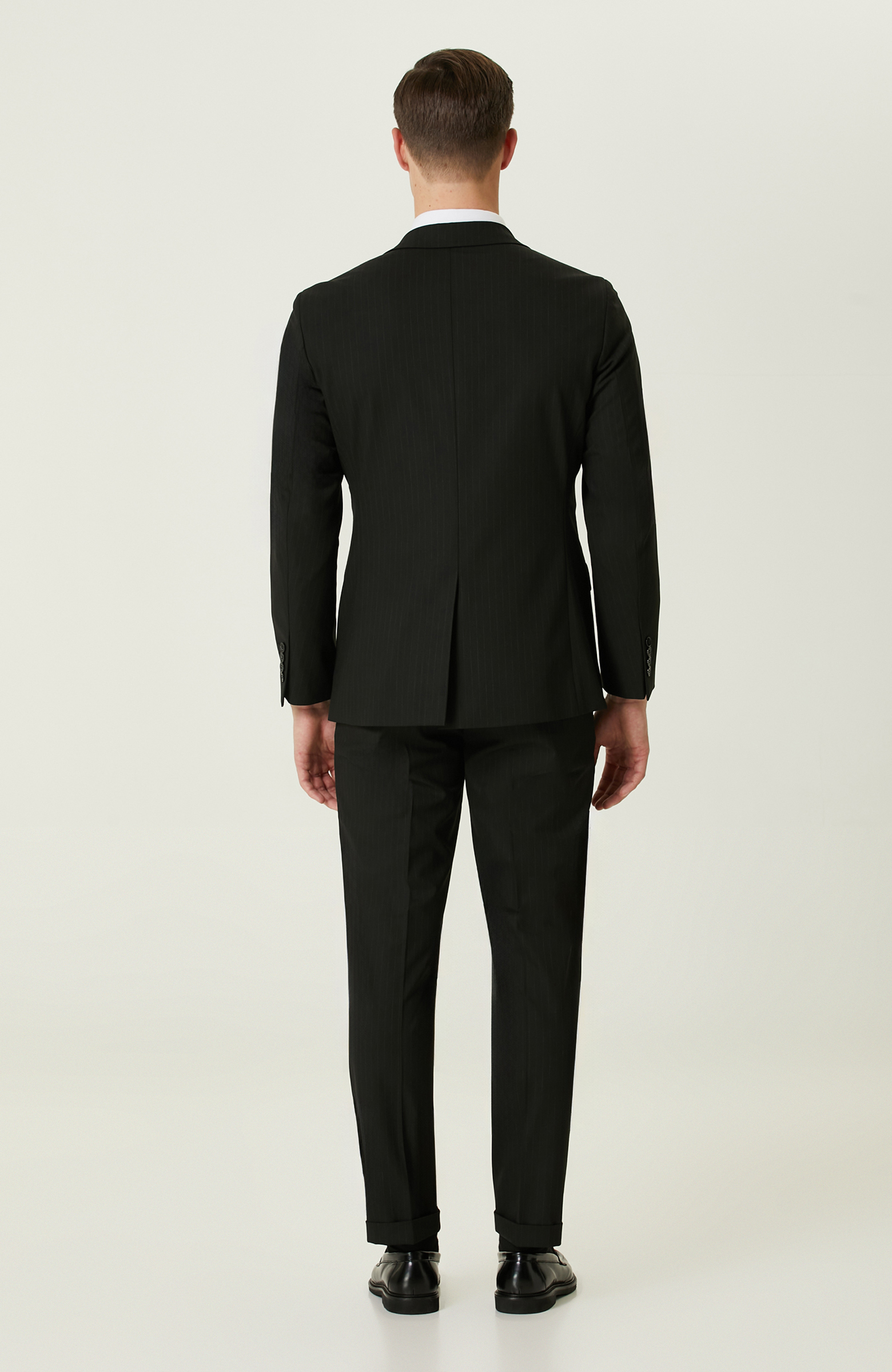 Siyah Çizgili Takım Elbise