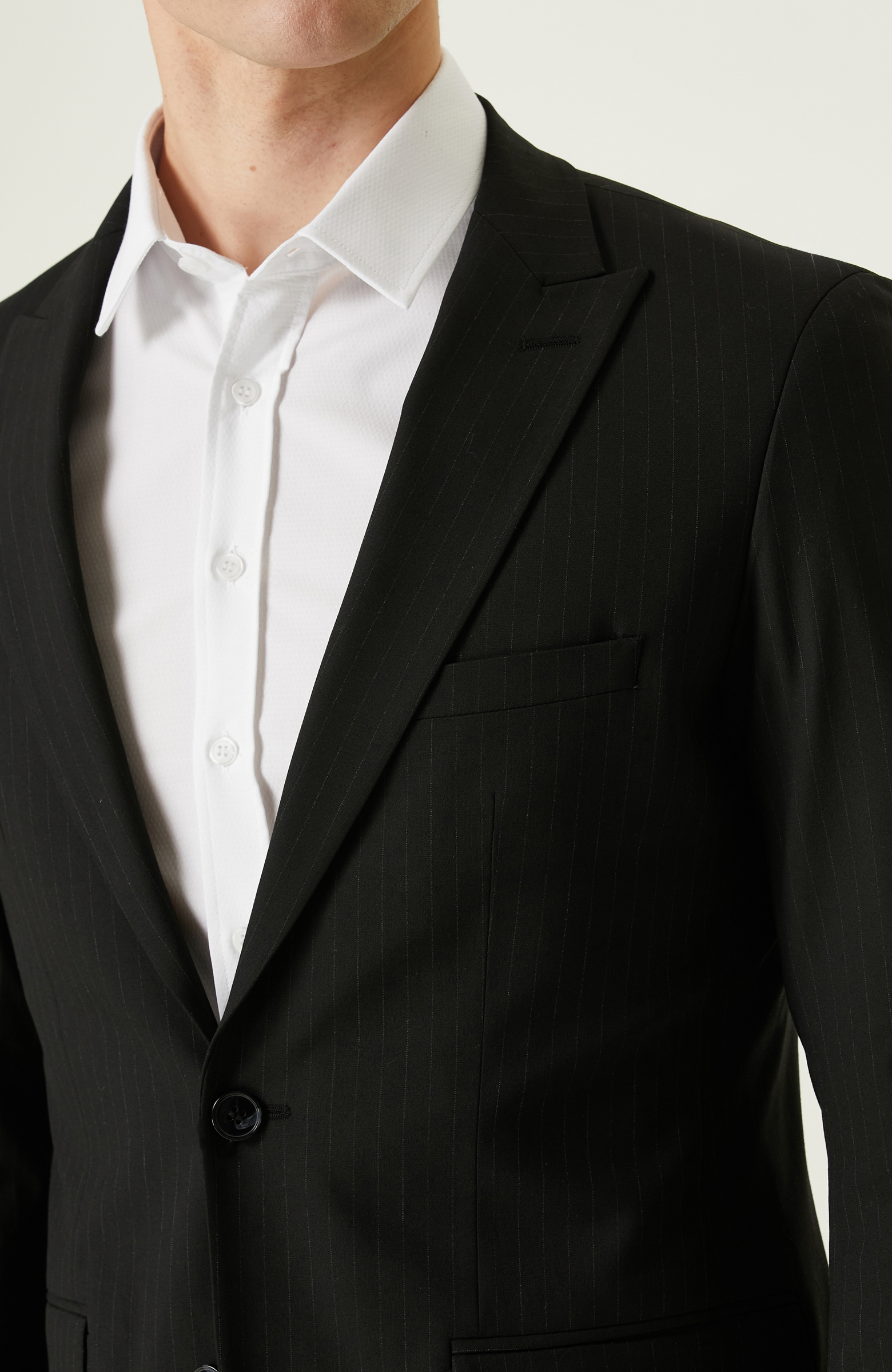 Siyah Çizgili Takım Elbise