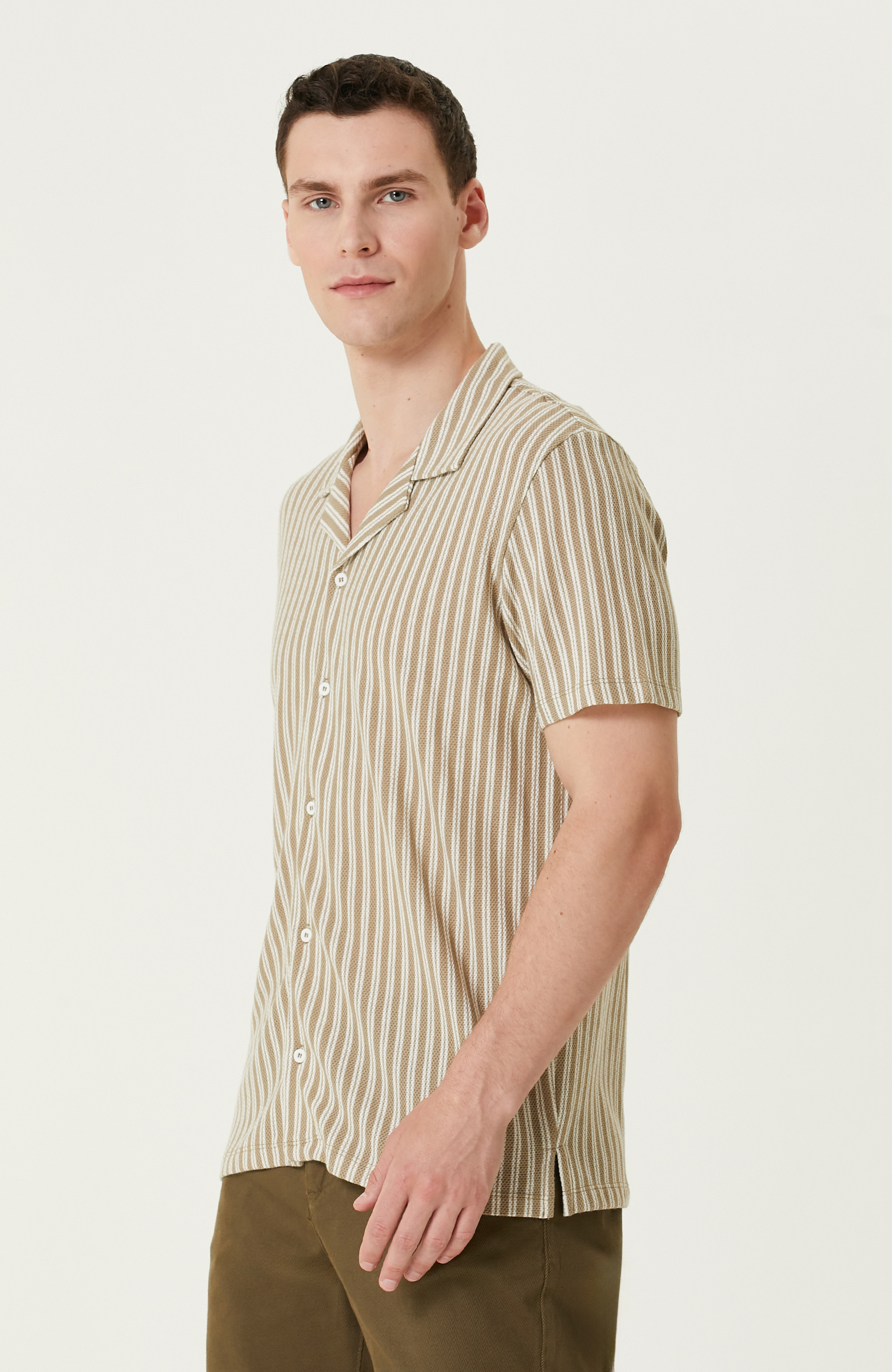 Vizon Kırık Beyaz Çizgili Gömlek