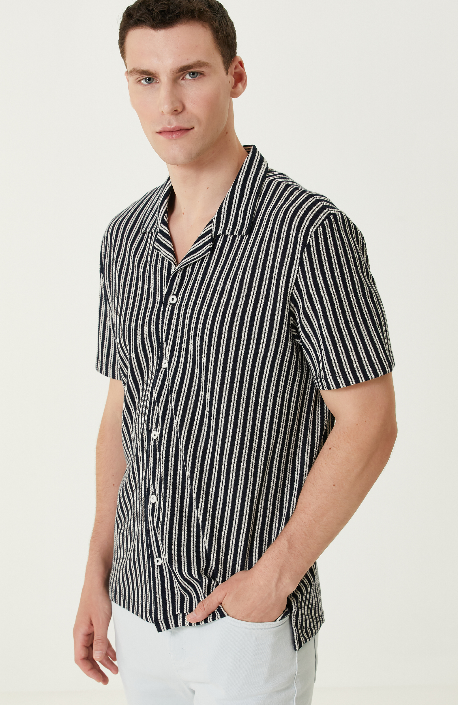 Lacivert Beyaz Çizgili Gömlek