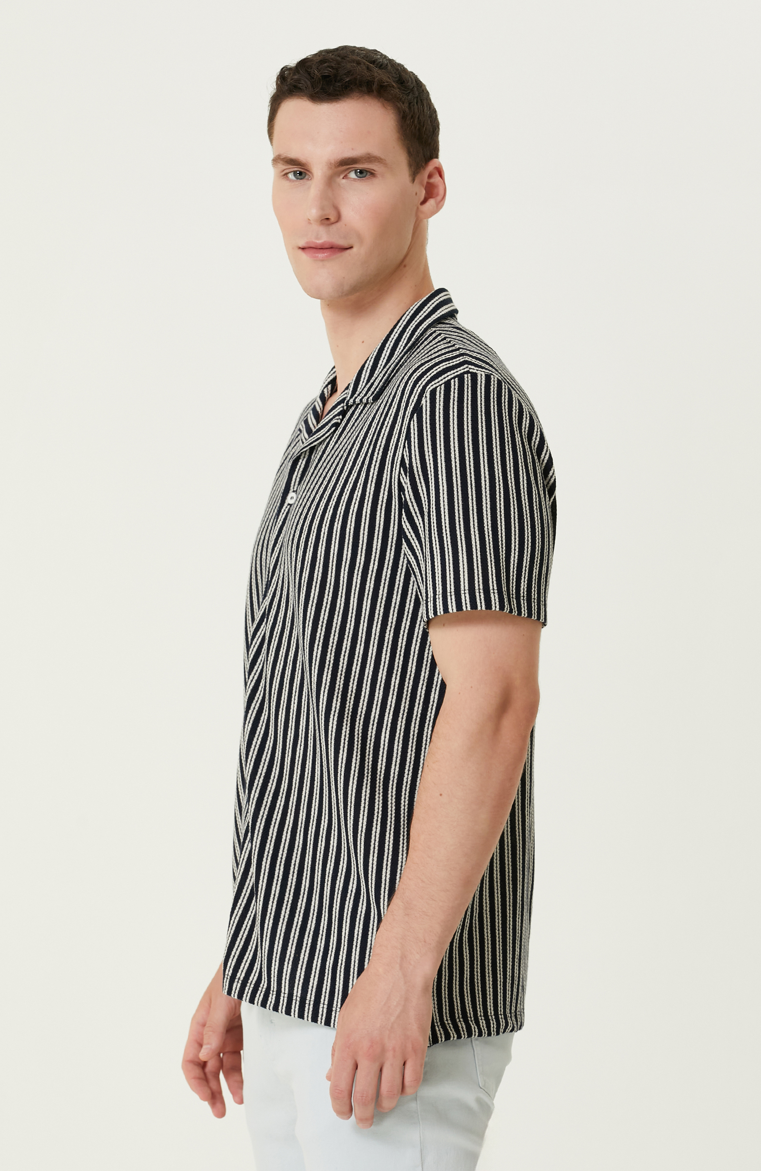 Lacivert Beyaz Çizgili Gömlek