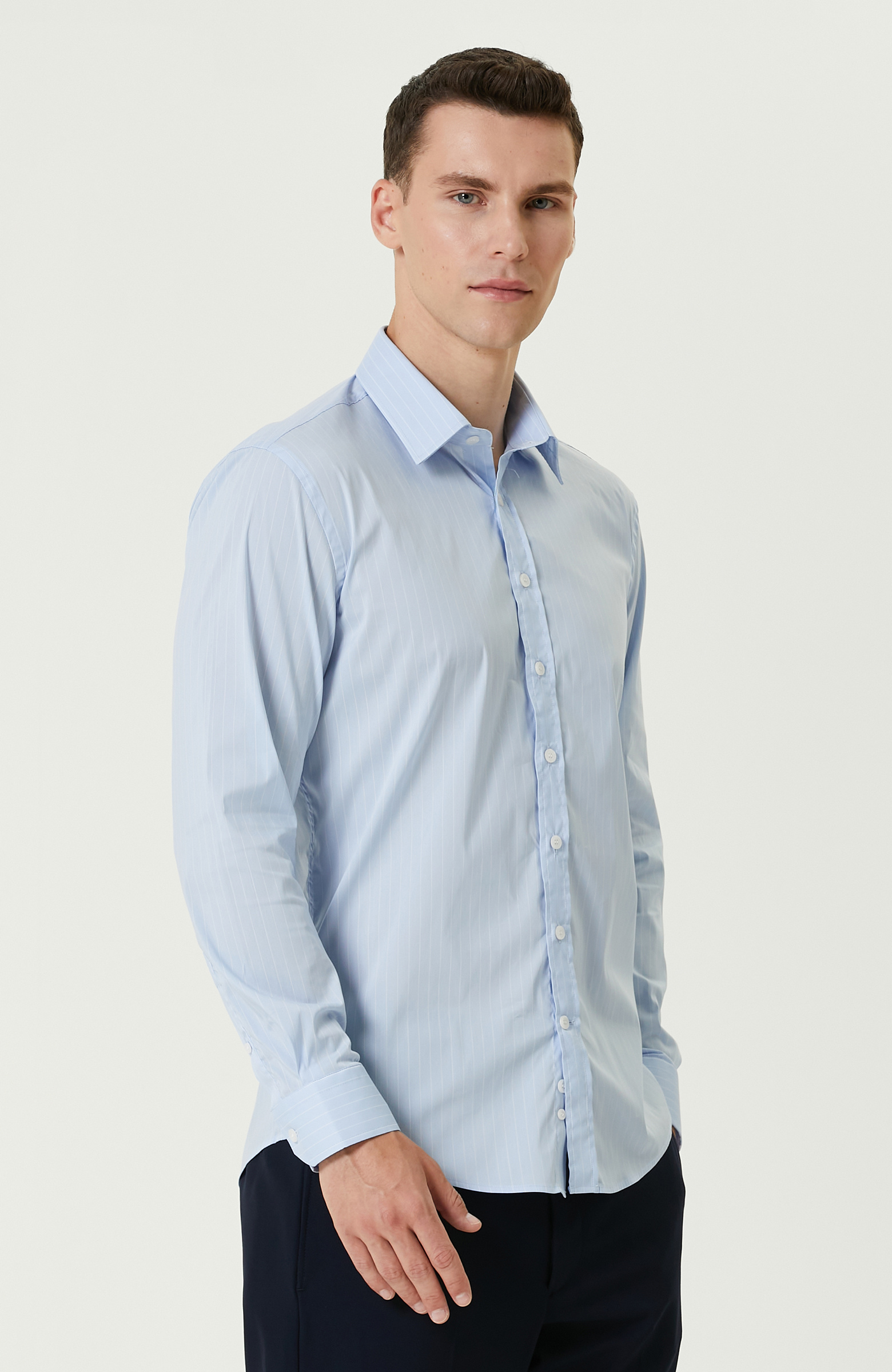 Mavi Beyaz Çizgi Desenli Gömlek