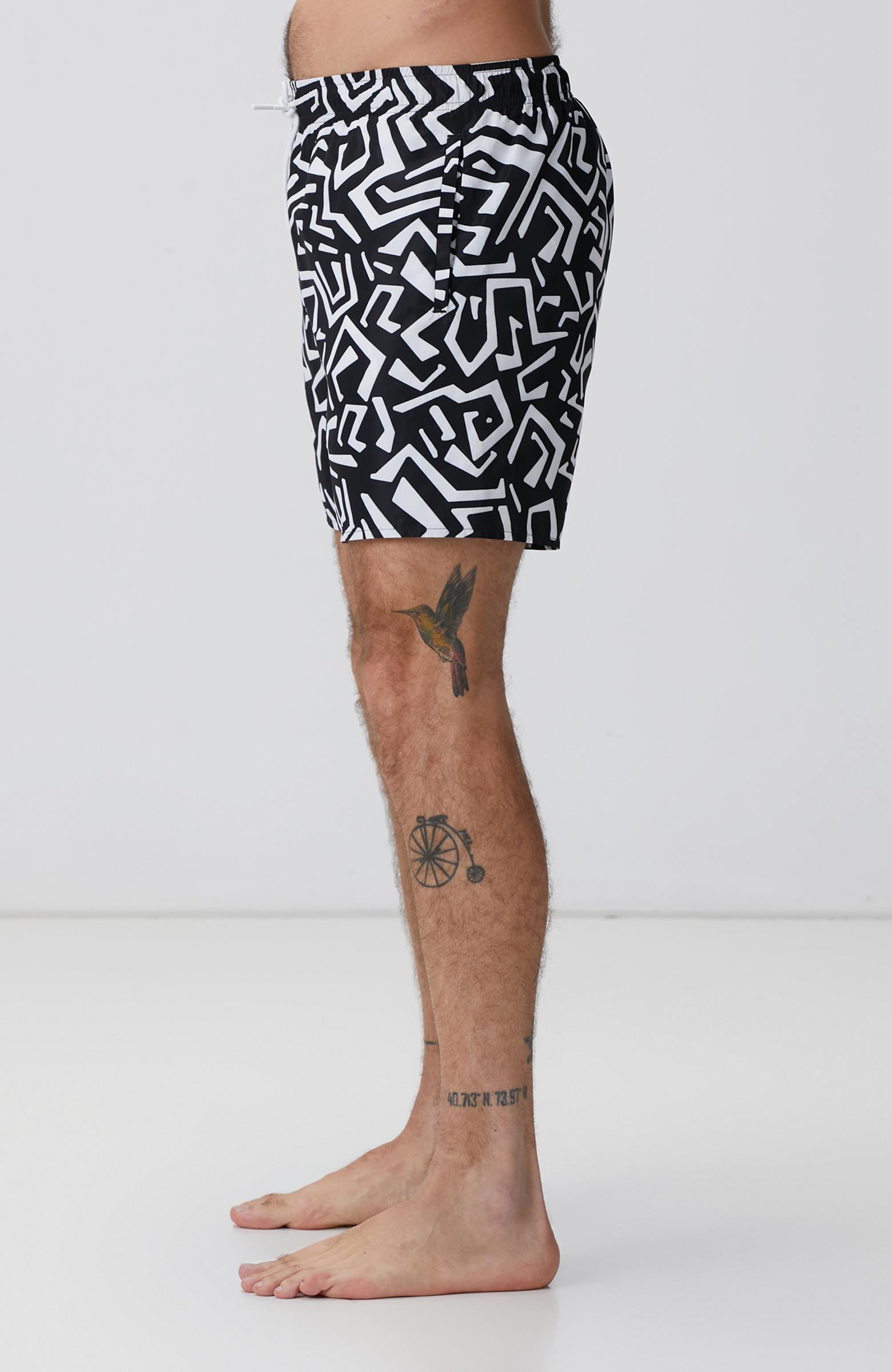 Siyah Beyaz Desenli Mayo