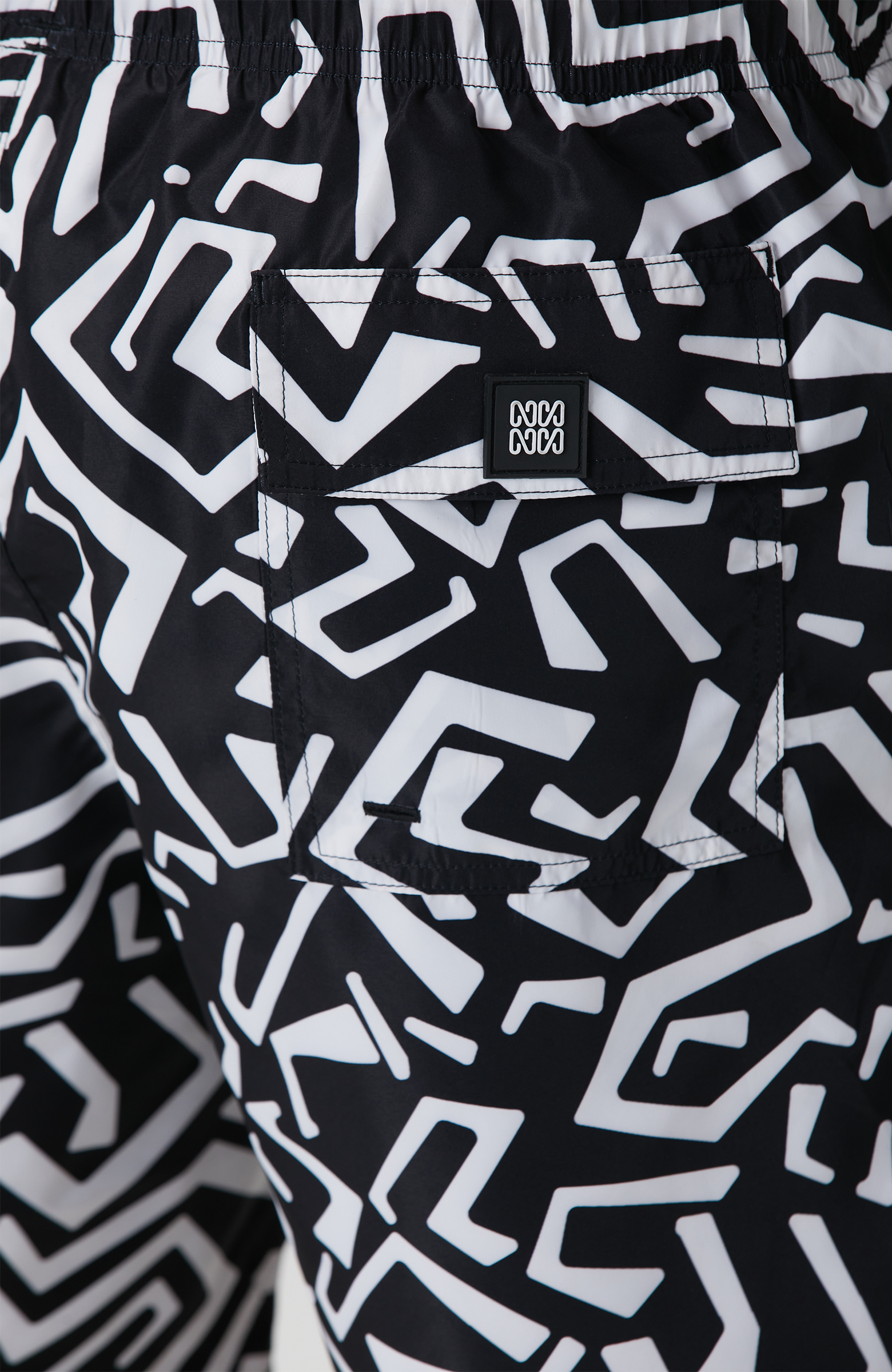 Siyah Beyaz Desenli Mayo