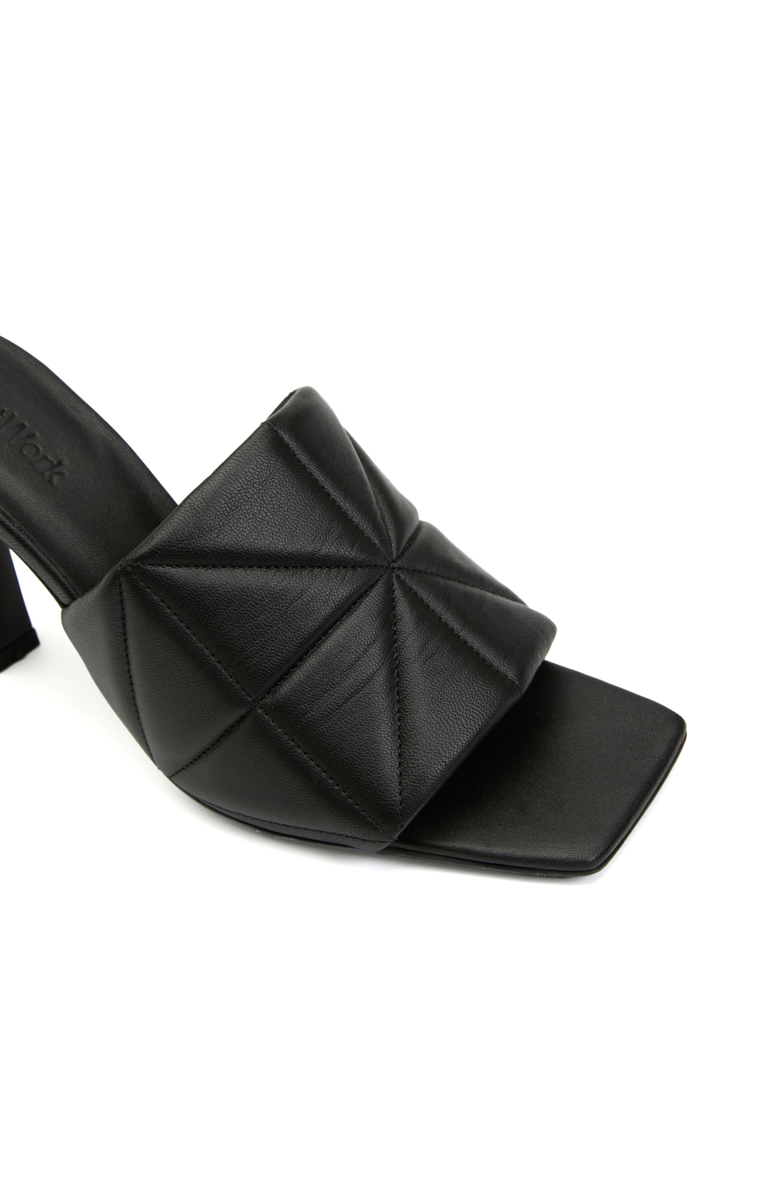 Siyah Kadın Deri Terlik