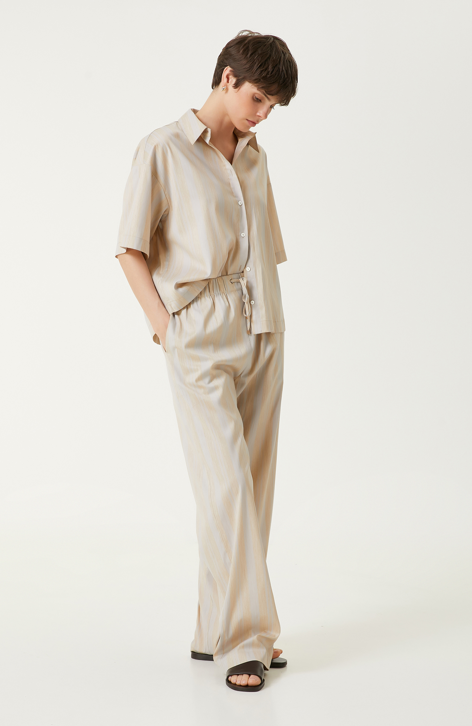 Ekru Bej Çizgili Pantolon