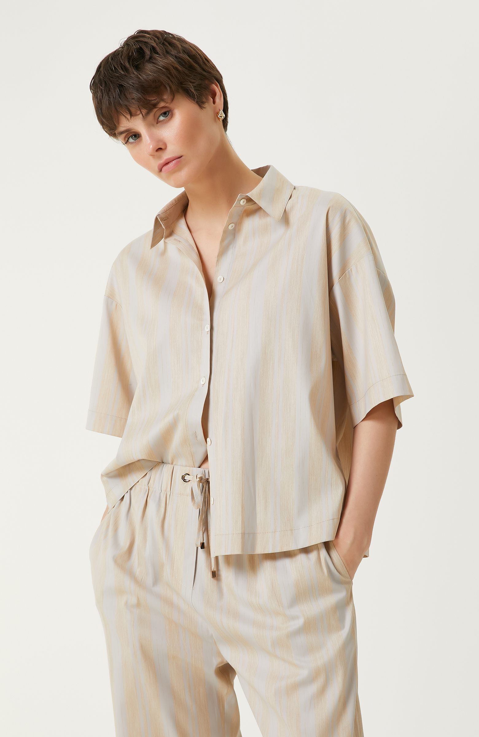 Ekru Bej Çizgili Gömlek