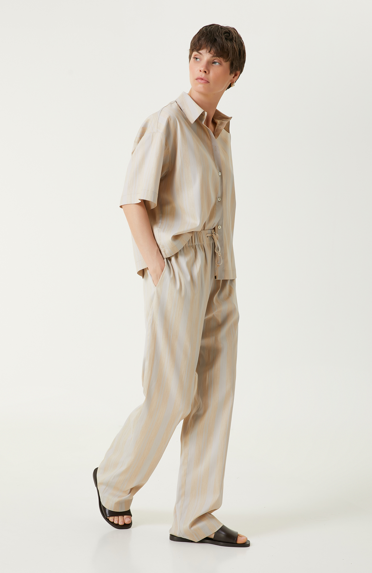 Ekru Bej Çizgili Gömlek