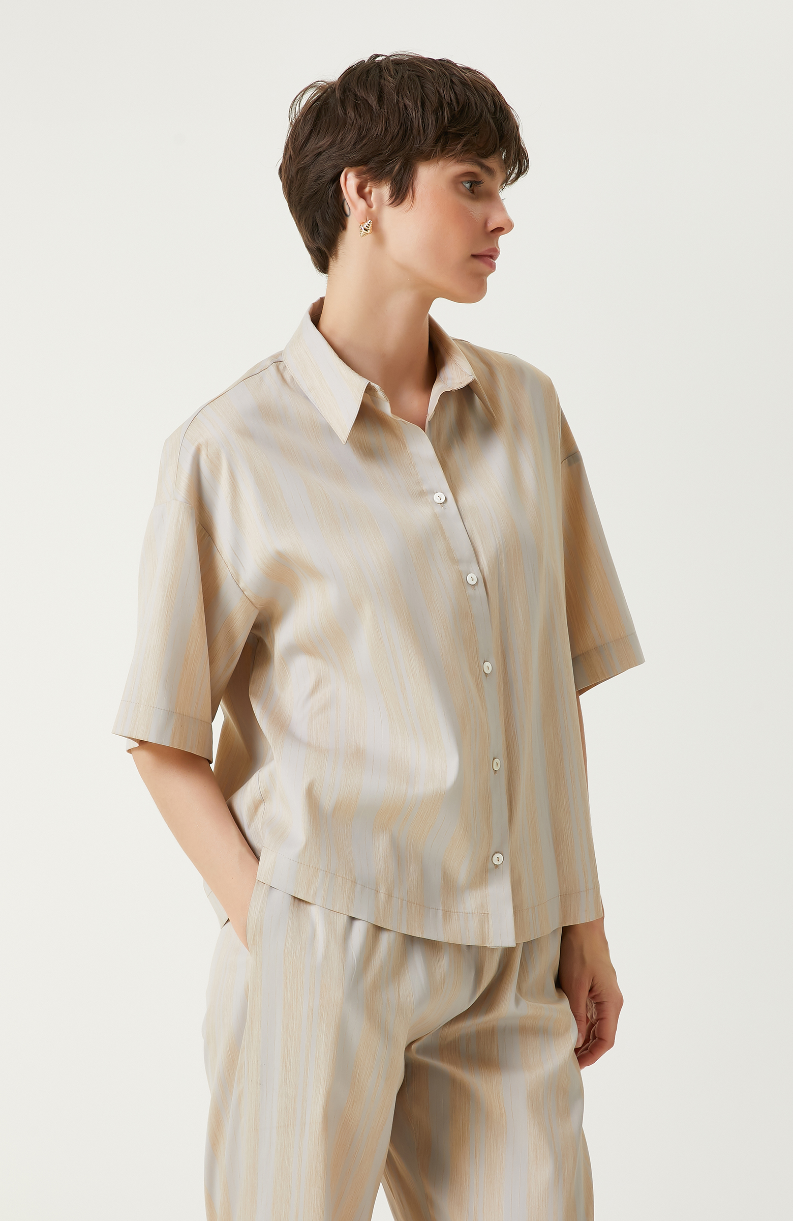 Ekru Bej Çizgili Gömlek