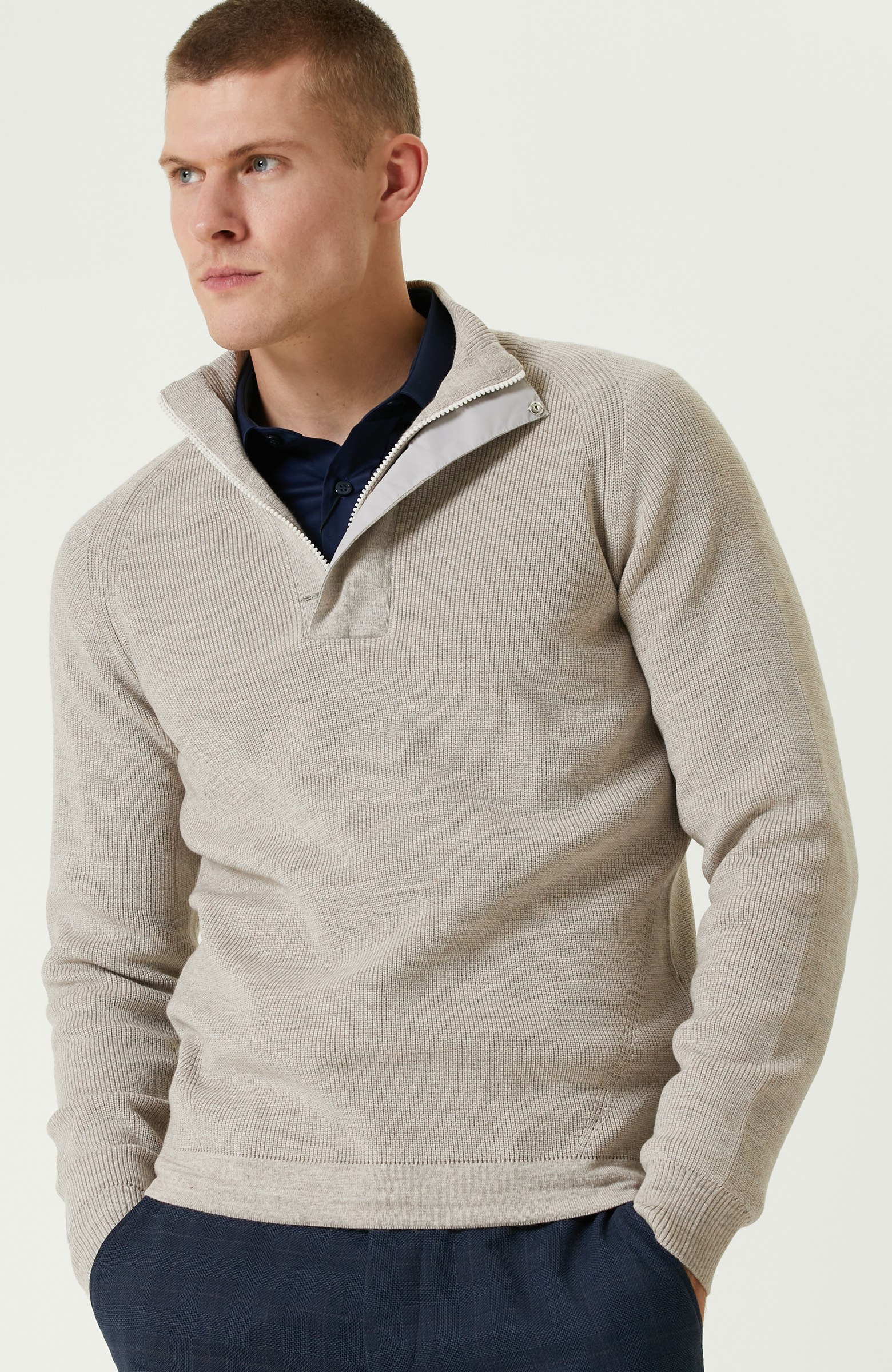 Bej Dik Yaka Fermuarlı Triko Kazak