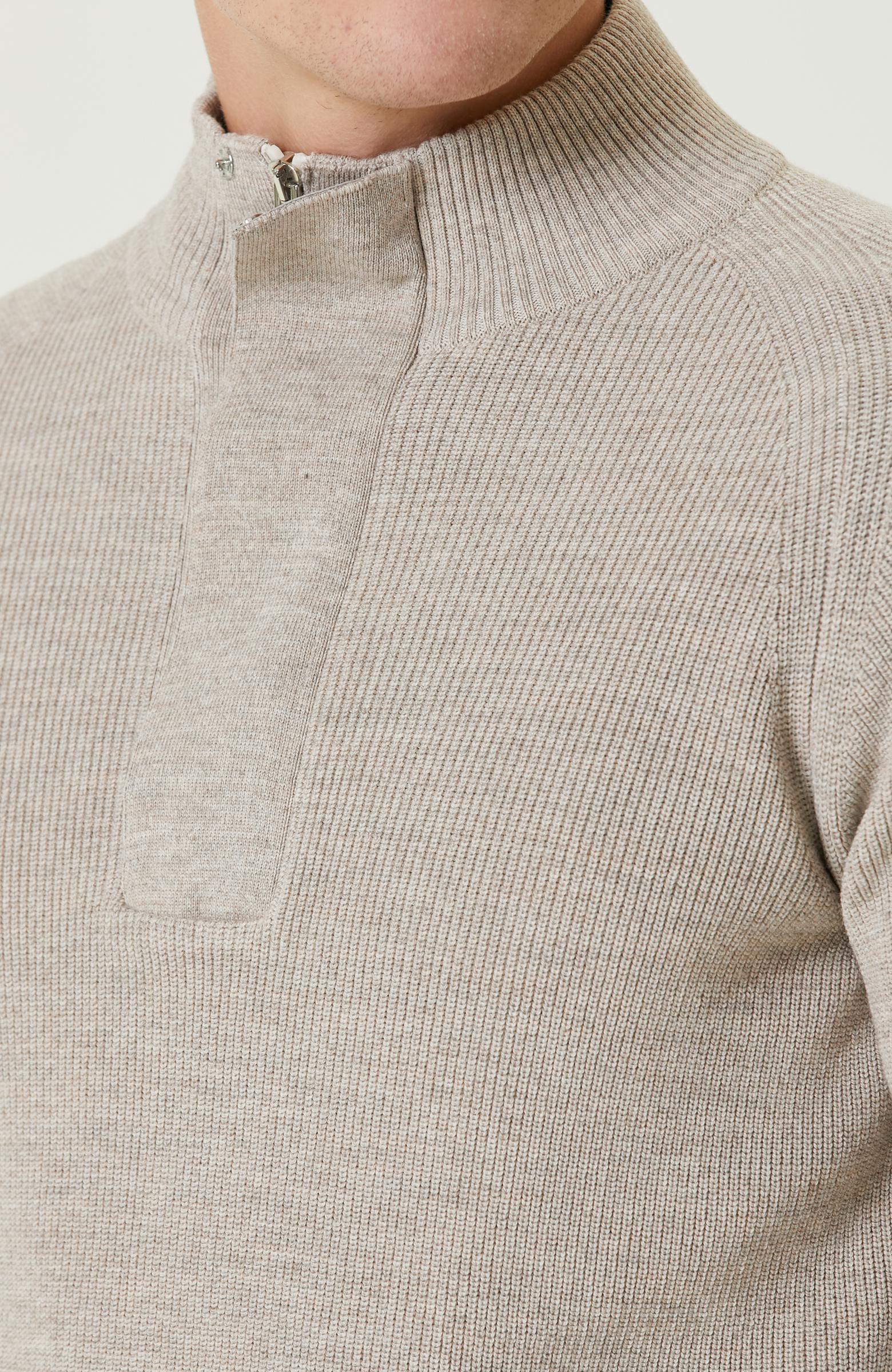 Bej Dik Yaka Fermuarlı Triko Kazak