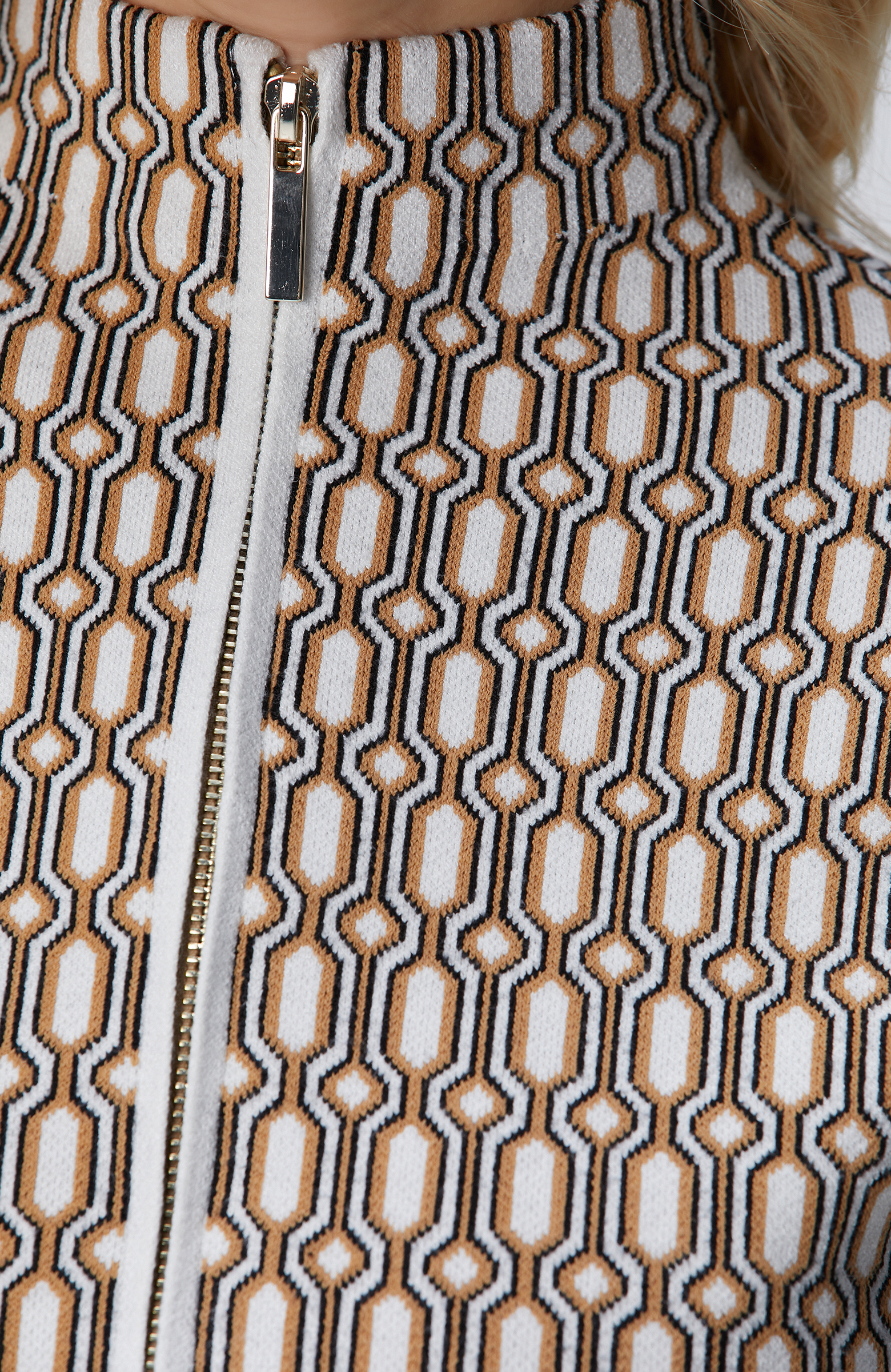 Kırık Beyaz Bej Desenli Hırka