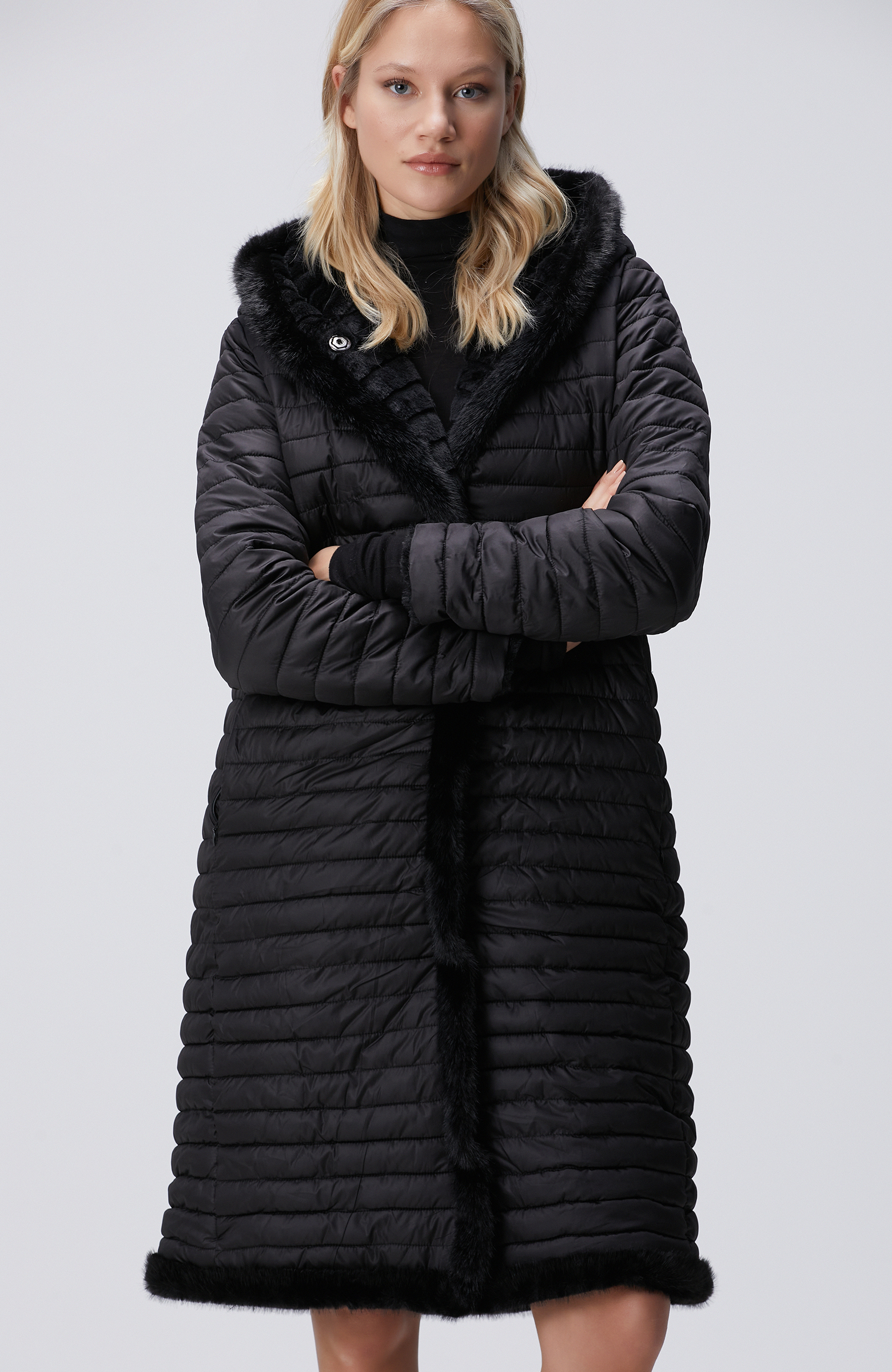 Siyah Kapüşonlu Çift Taraflı Kaban