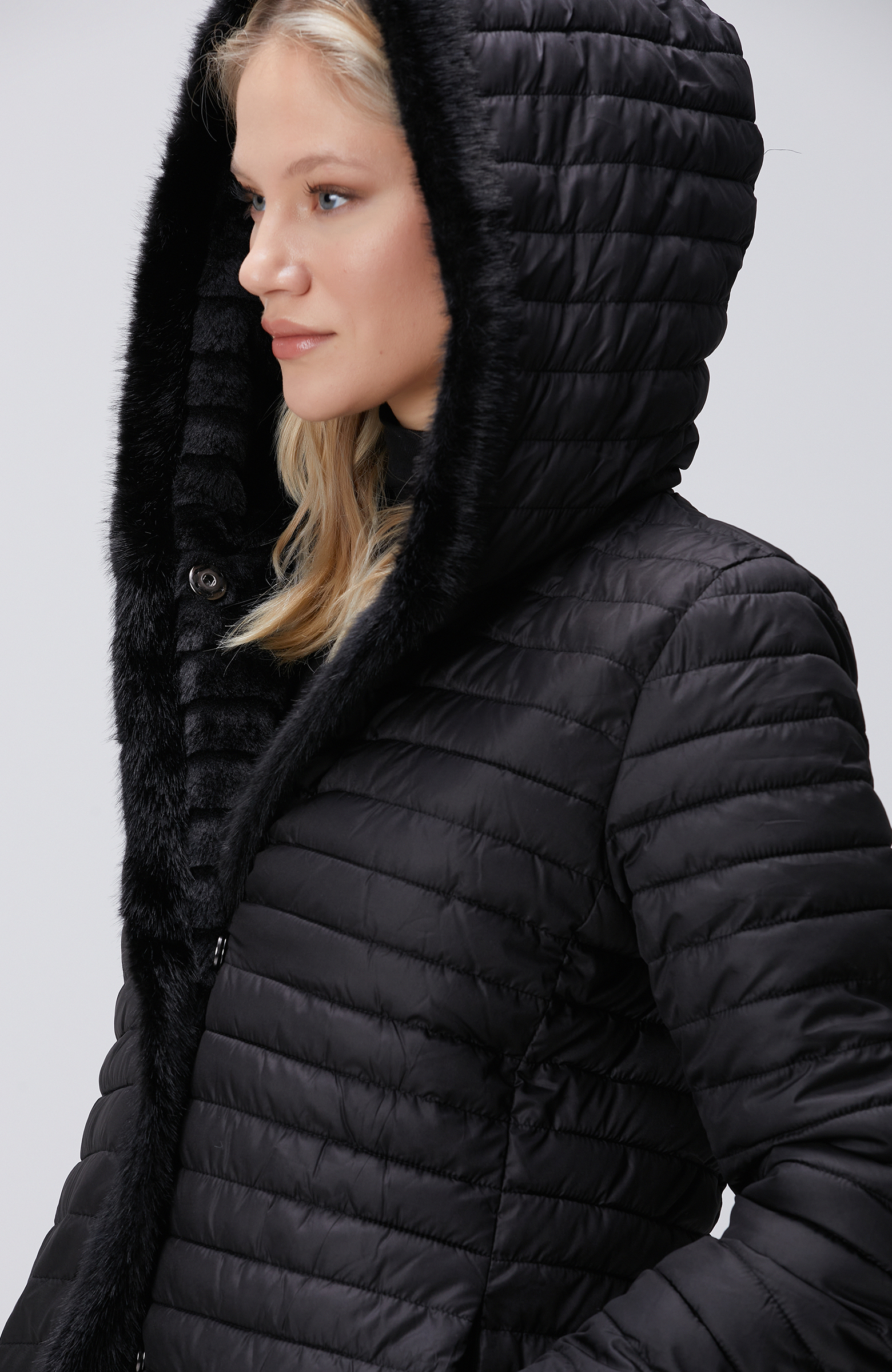 Siyah Kapüşonlu Çift Taraflı Kaban