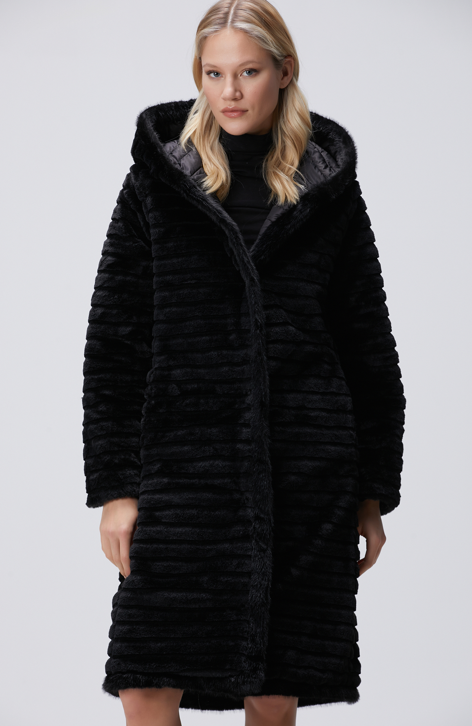 Siyah Kapüşonlu Çift Taraflı Kaban