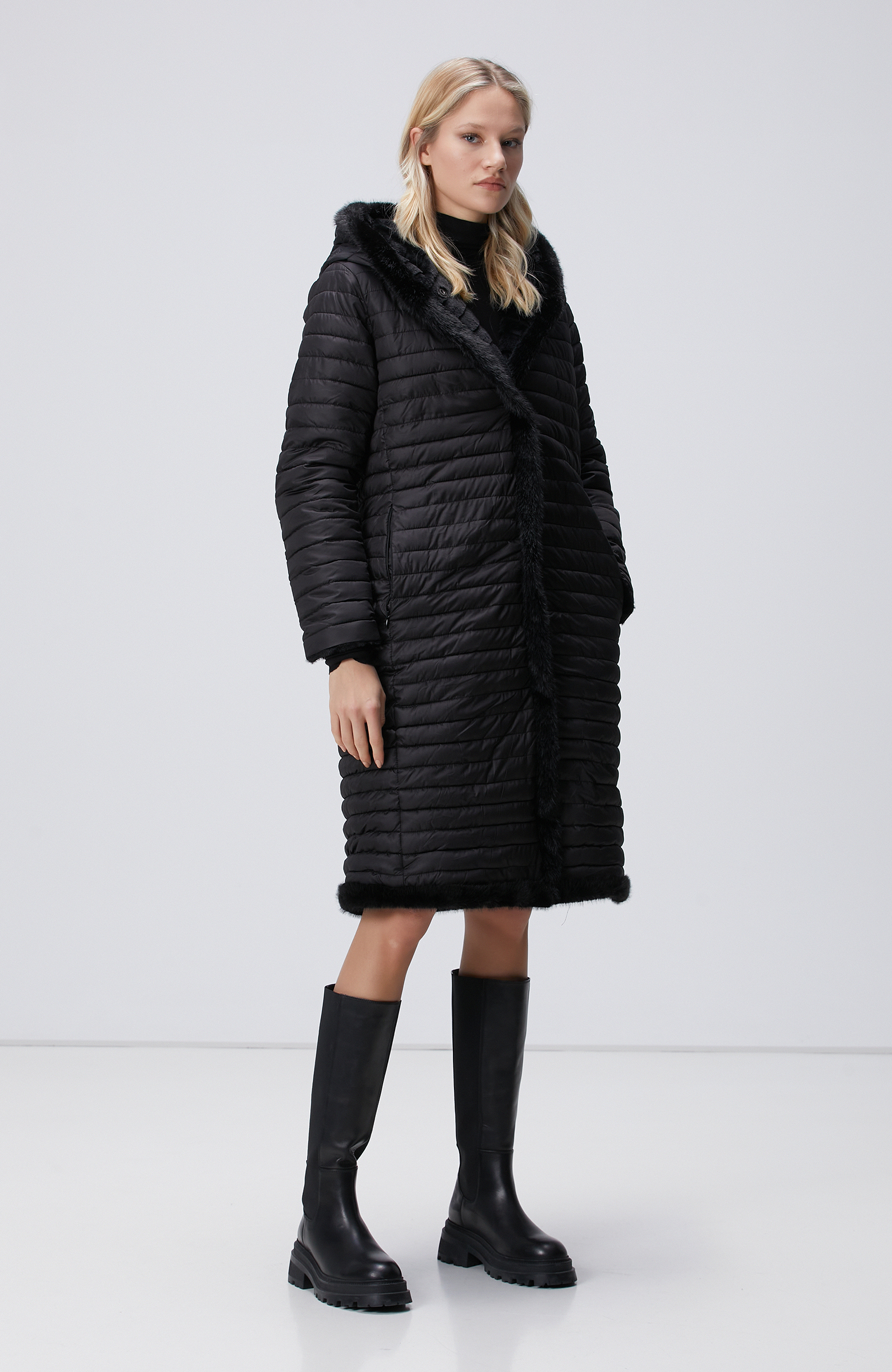 Siyah Kapüşonlu Çift Taraflı Kaban