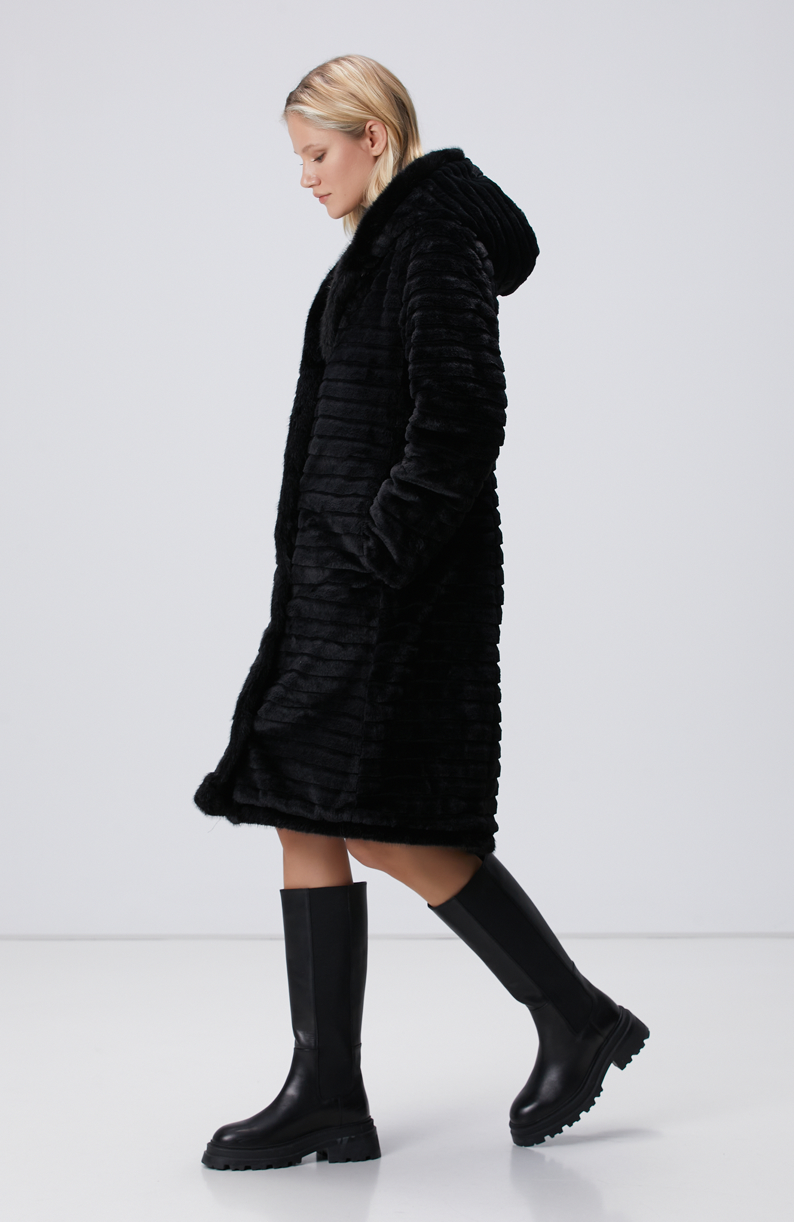 Siyah Kapüşonlu Çift Taraflı Kaban