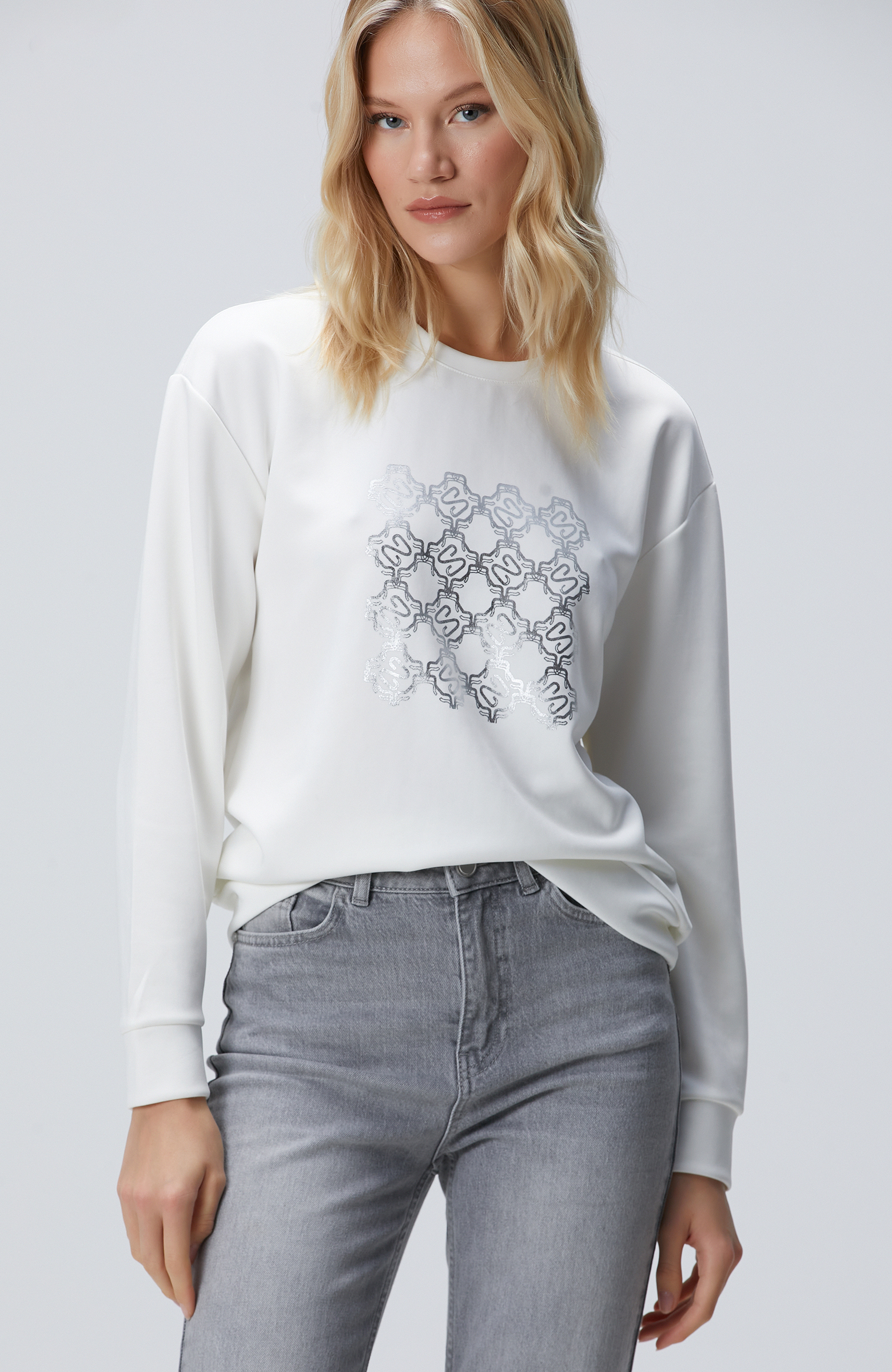 Kırık Beyaz Sweatshirt