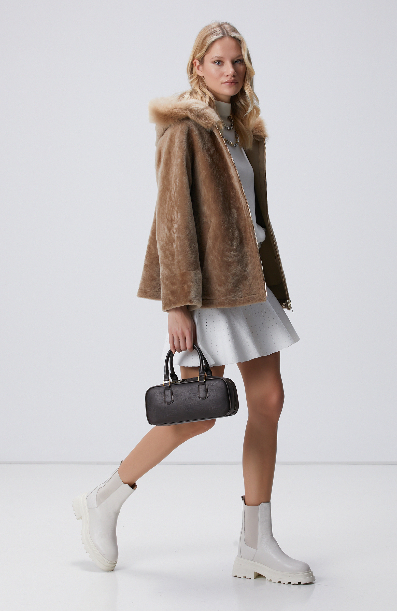 Bej Yakası Kürklü Deri Kaban 