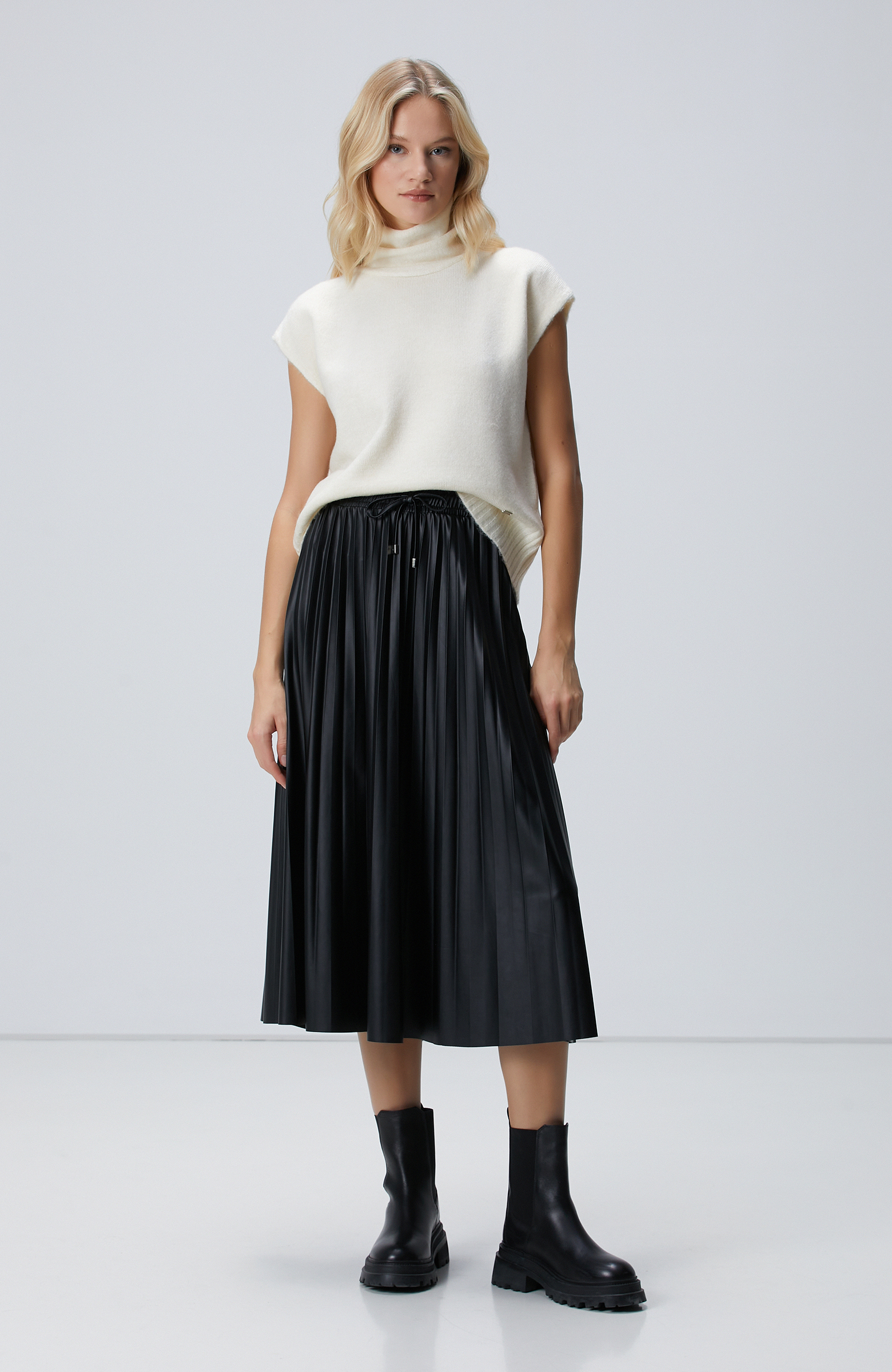 Siyah Suni Deri Etek