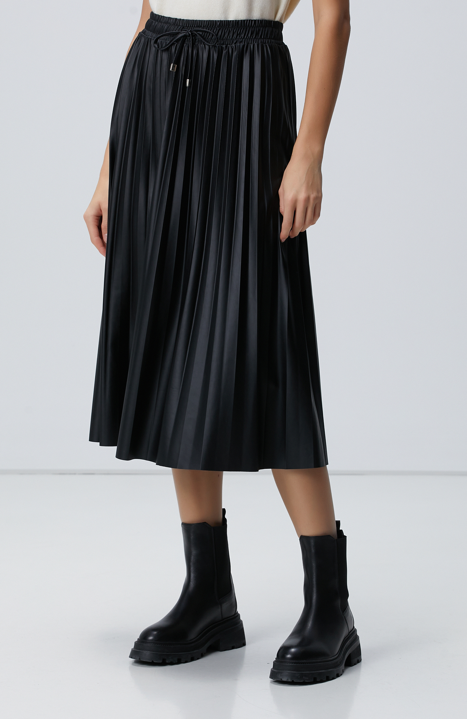 Siyah Suni Deri Etek