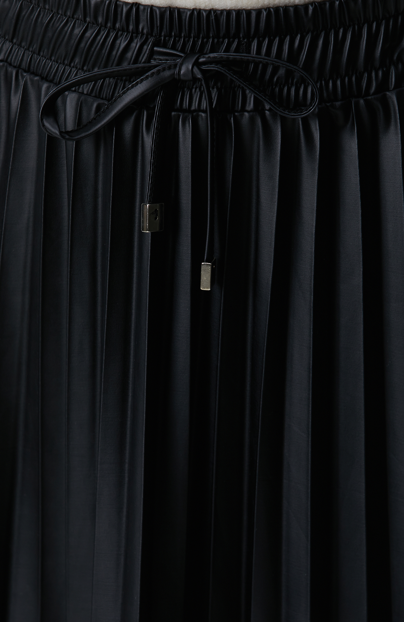 Siyah Suni Deri Etek