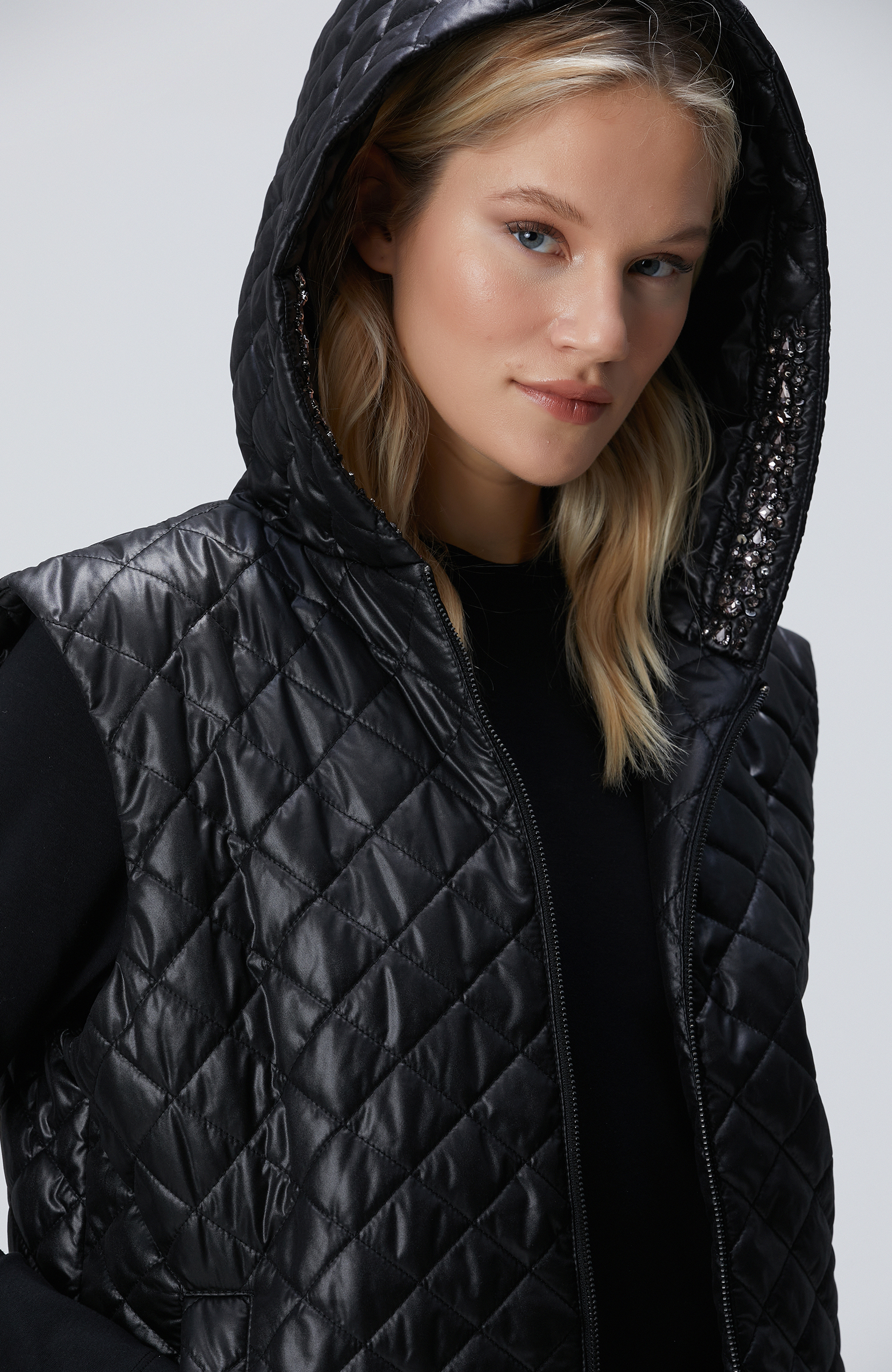 Siyah Kapitoneli Casual Yelek