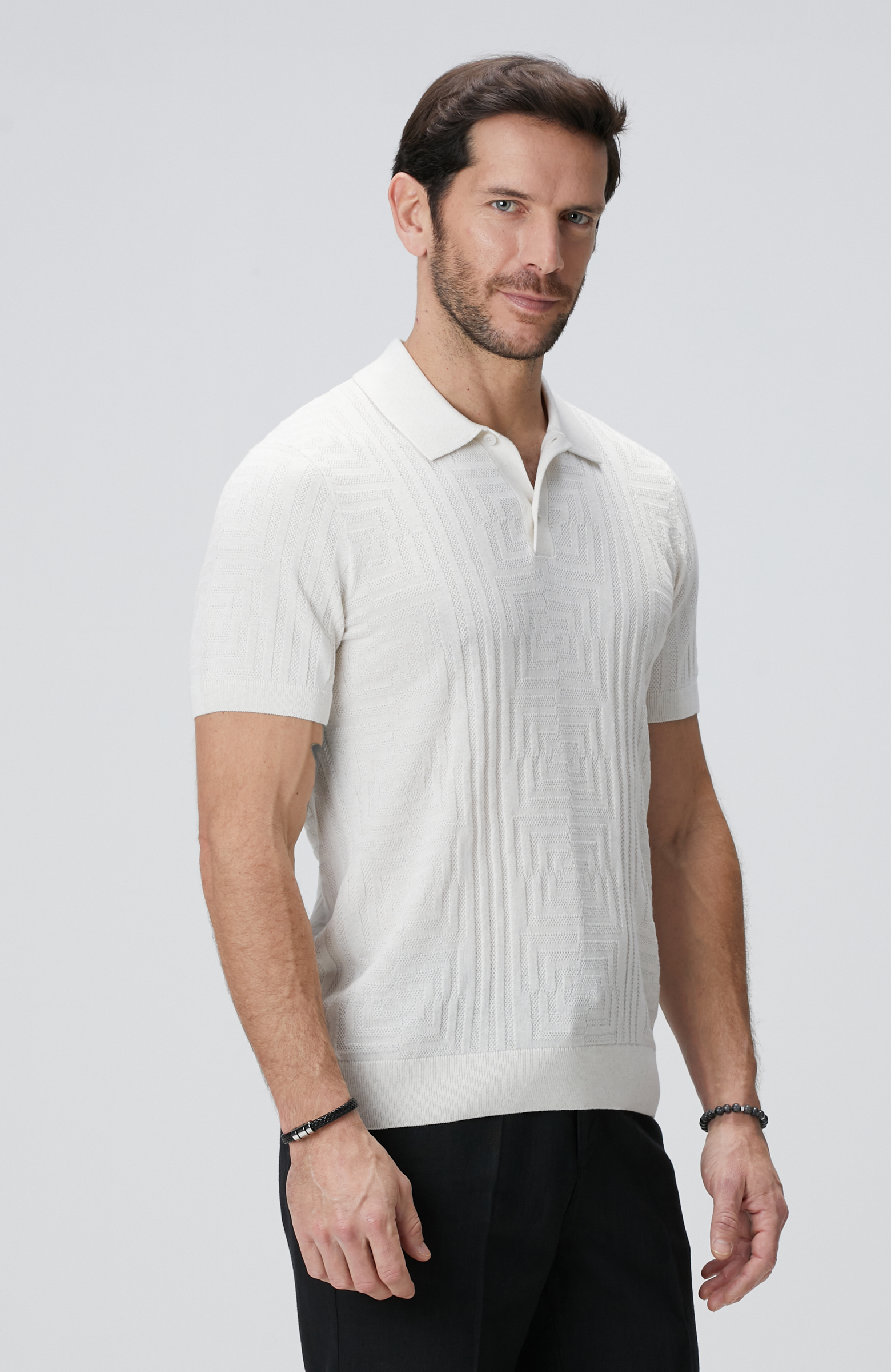 Kırık Beyaz Triko Kazak