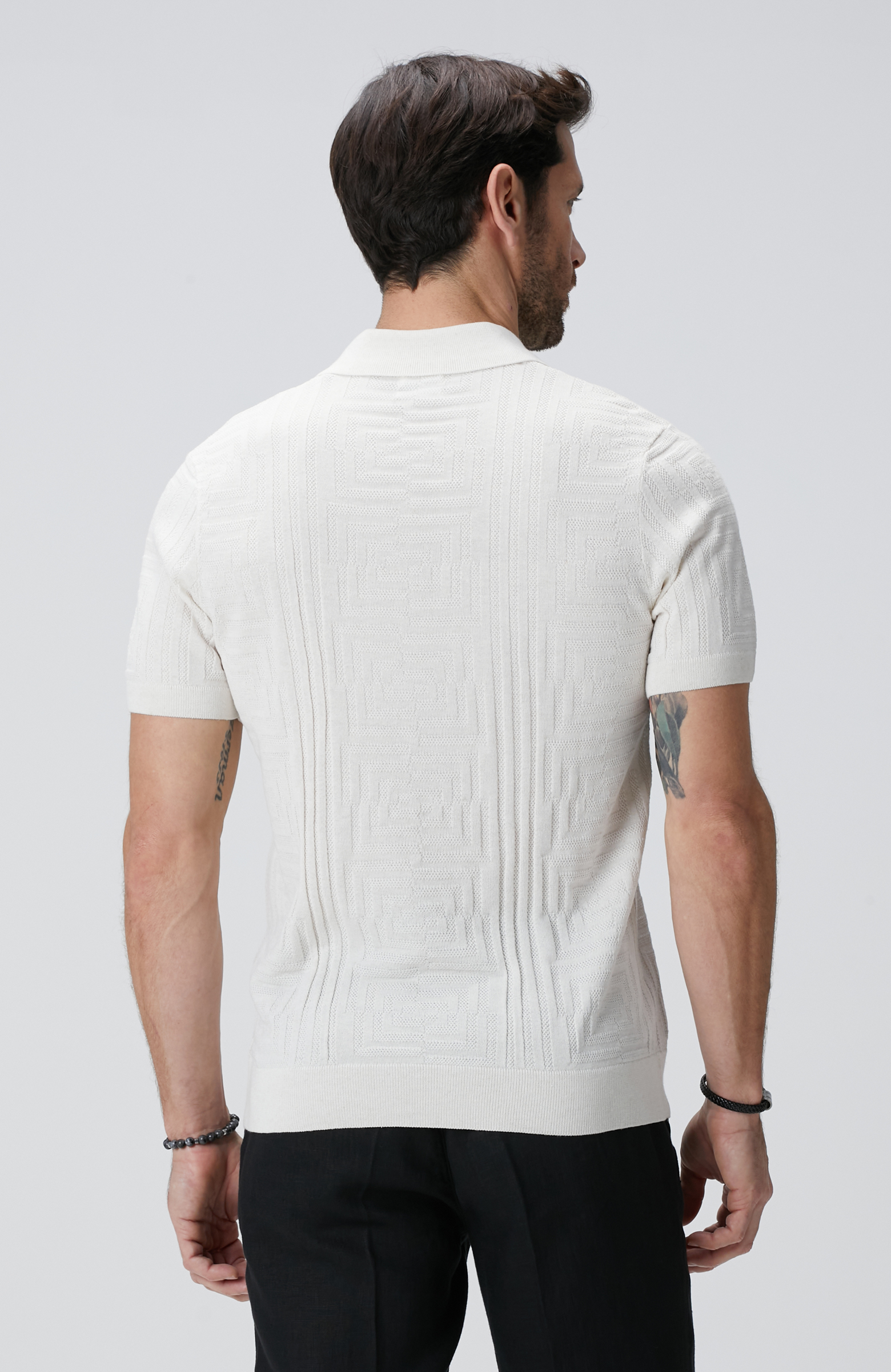 Kırık Beyaz Triko Kazak