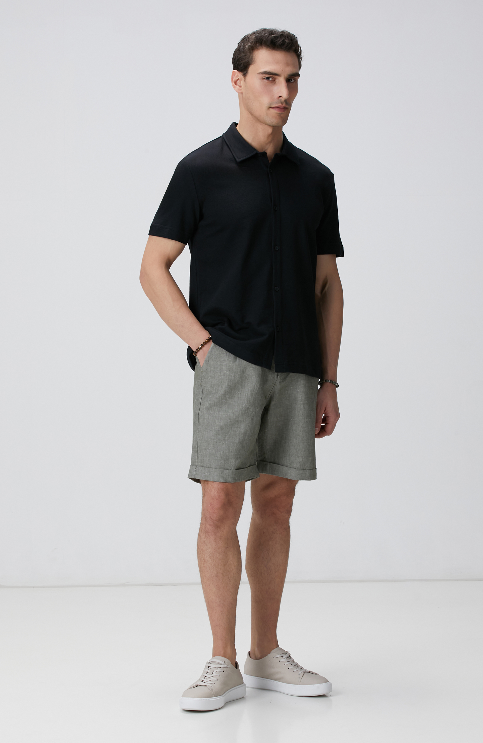 Siyah Jakarlı Gömlek