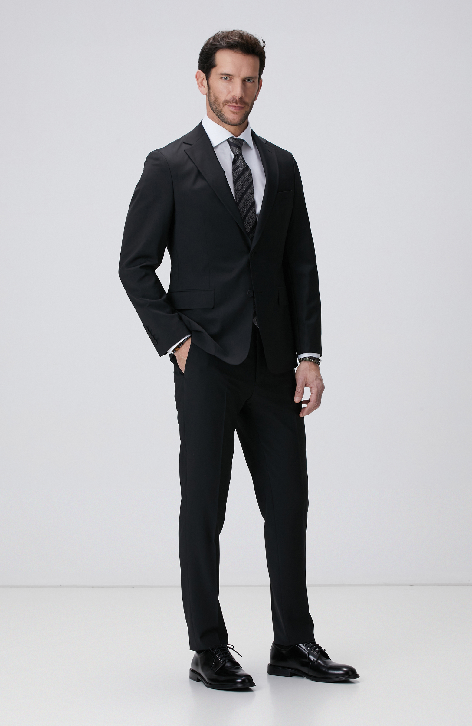 Siyah Yün Karışımlı Takım Elbise