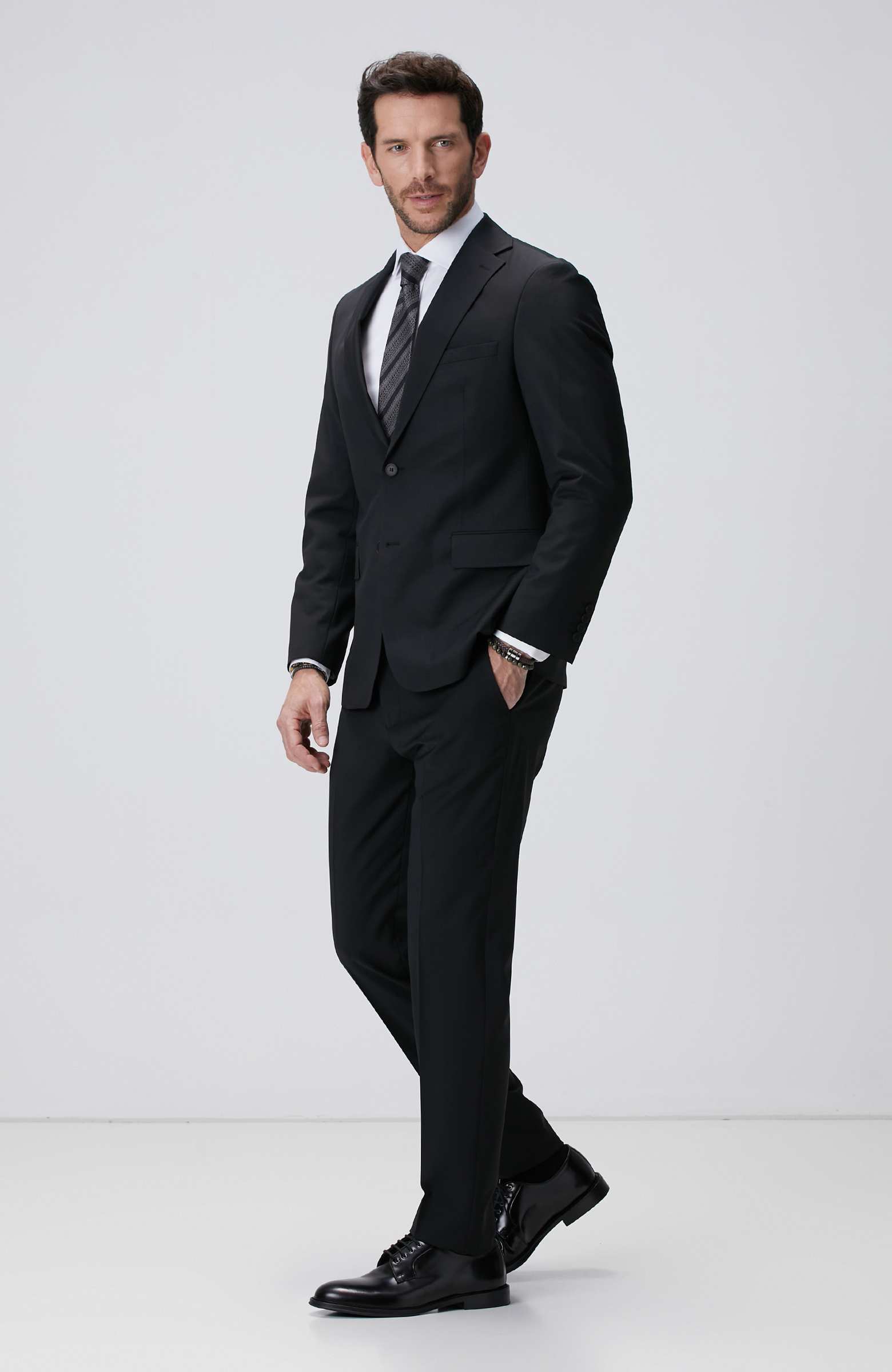 Siyah Yün Karışımlı Takım Elbise