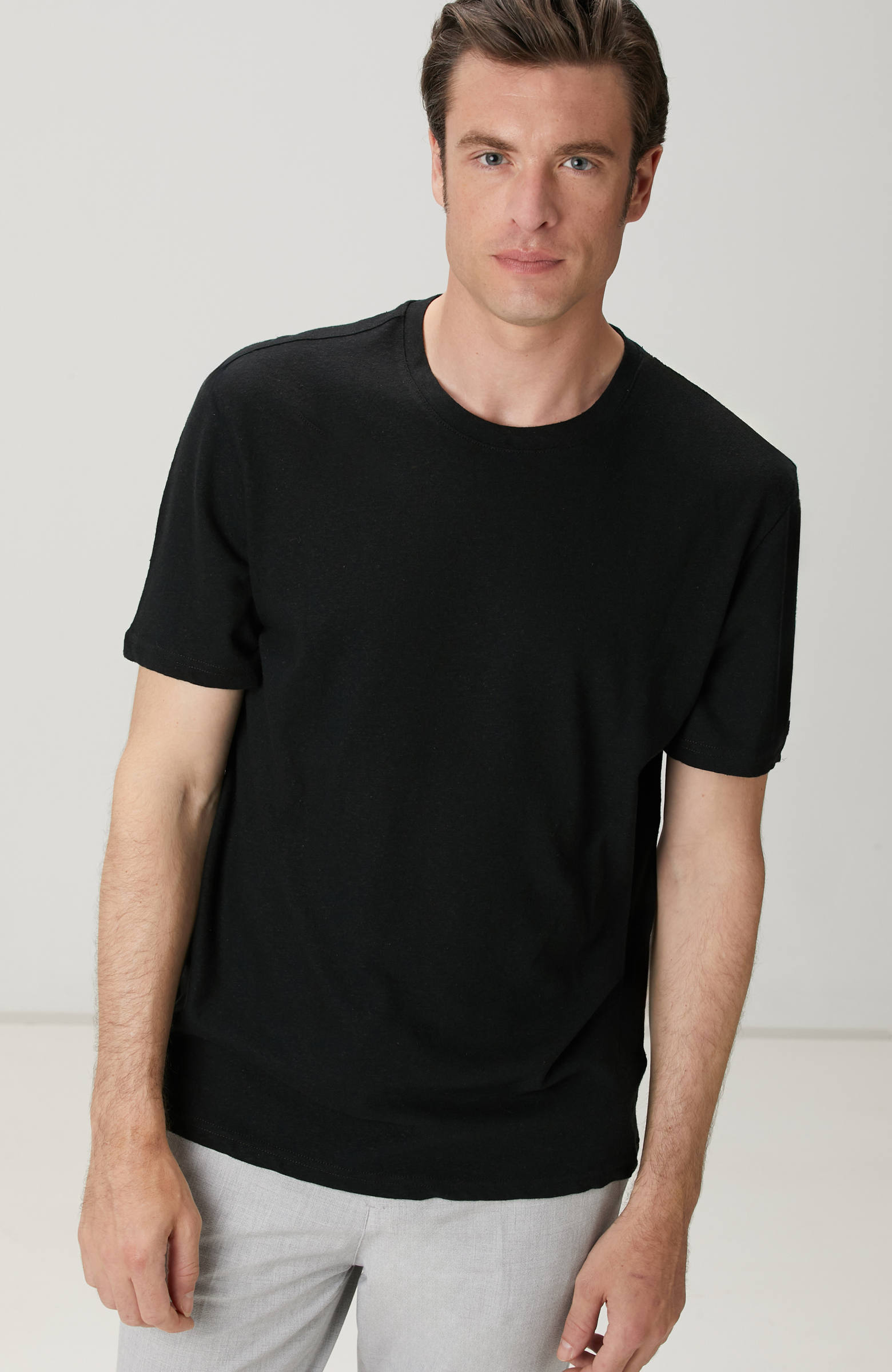 Siyah Keten Karışımlı T-shirt