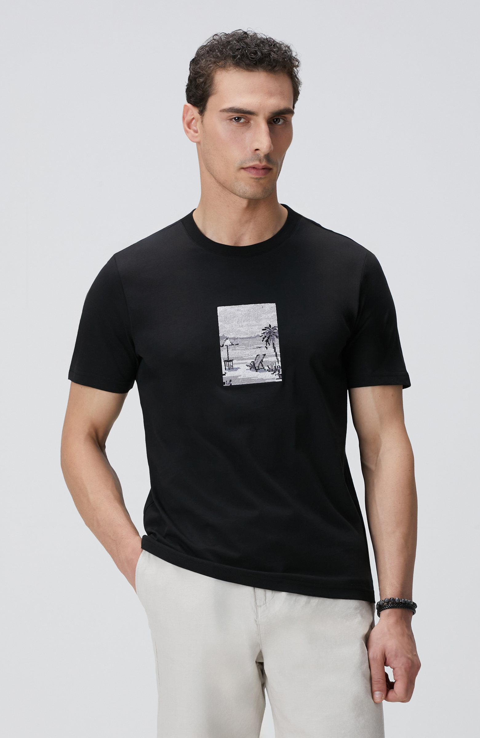 Siyah Nakışlı Örme T-shirt