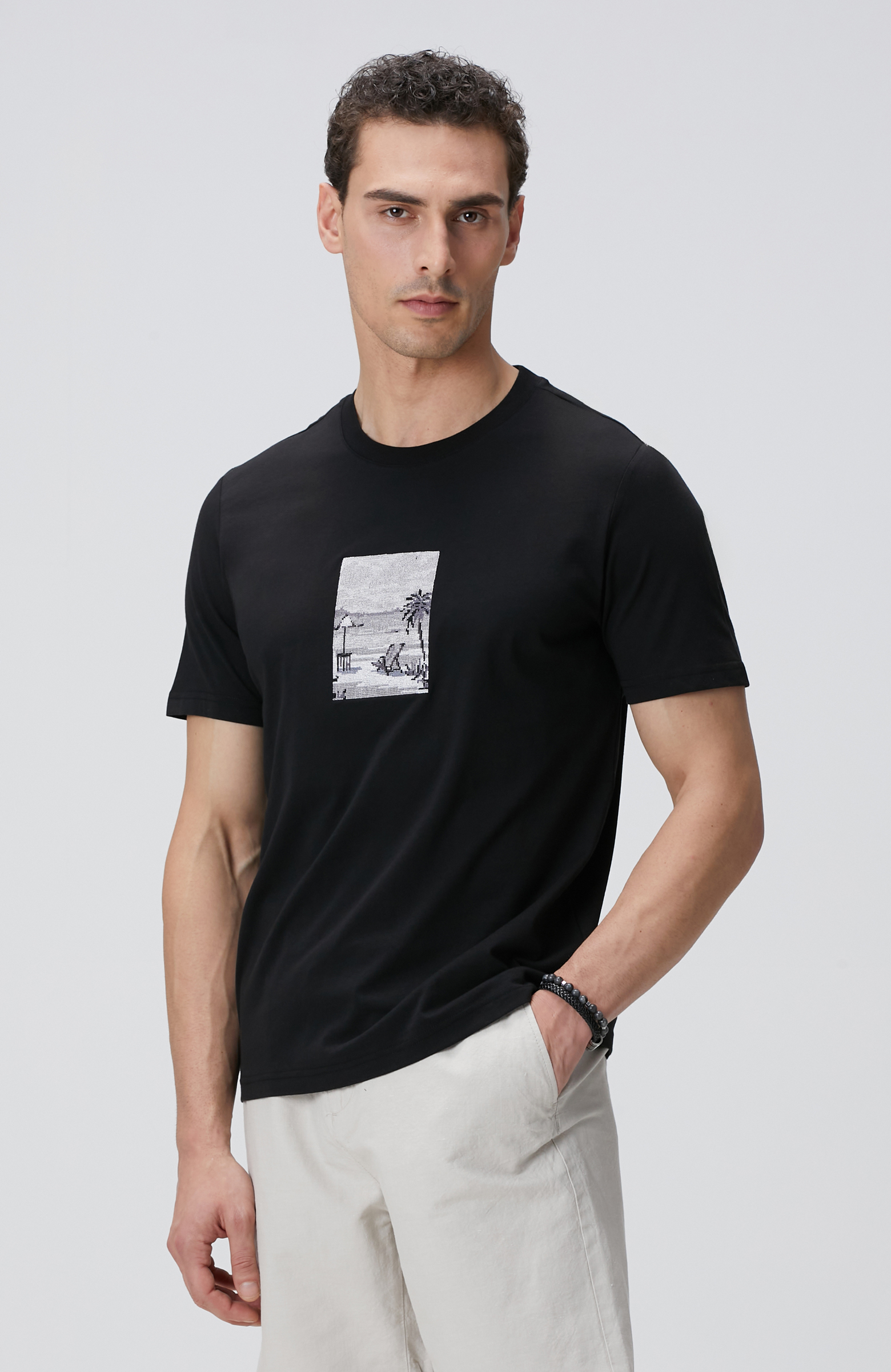 Siyah Nakışlı Örme T-shirt