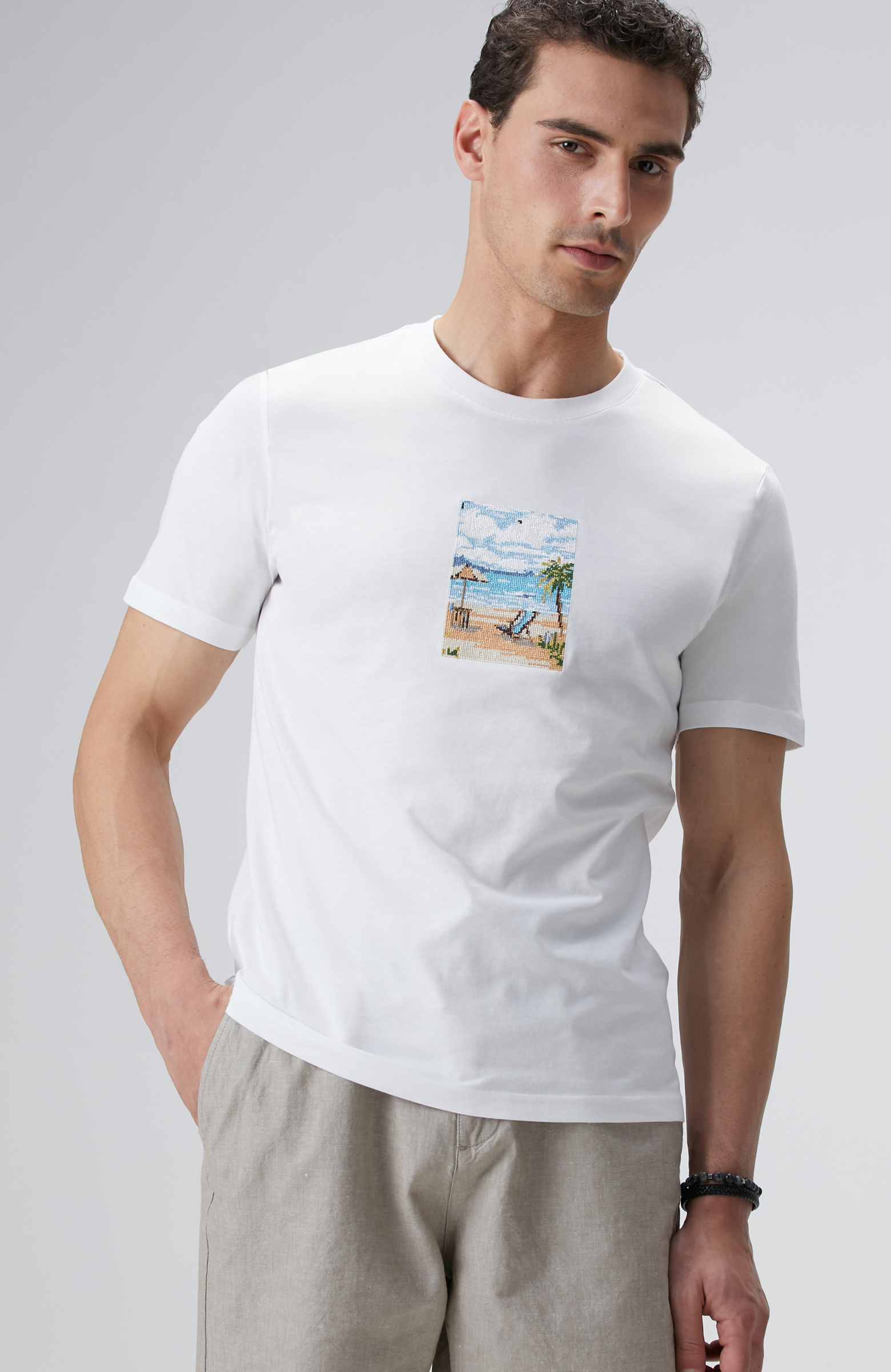 Kırık Beyaz Nakışlı Örme T-shirt